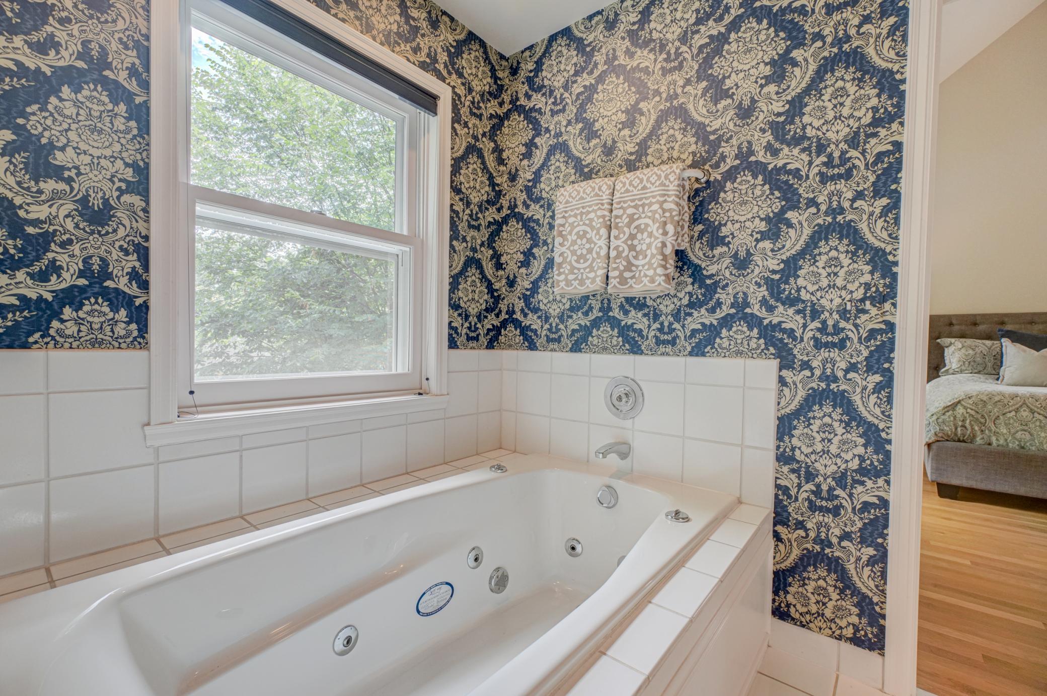 Saint Paul, Minnesota, 55102, United States, 4 Bedrooms Bedrooms, ,2 BathroomsBathrooms,Residential,For Sale,1885162