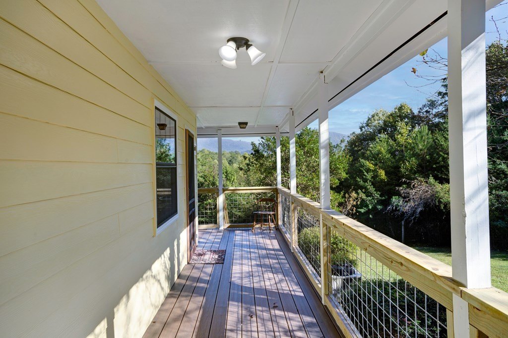 Hiawassee, Georgia, 30546, United States, 2 Bedrooms Bedrooms, ,3 BathroomsBathrooms,Residential,For Sale,1979579