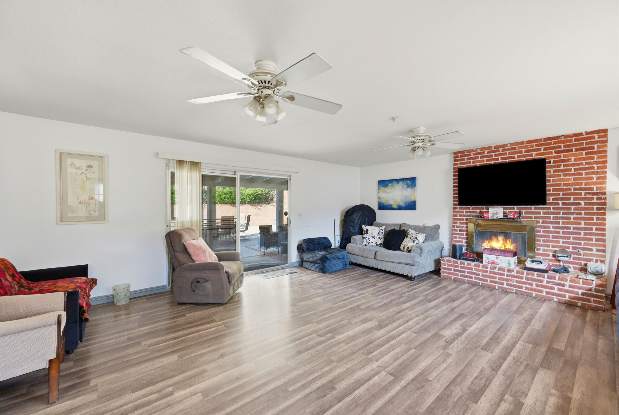 Saugus, California, 91350, United States, 4 Bedrooms Bedrooms, ,2 BathroomsBathrooms,Residential,For Sale,1988105