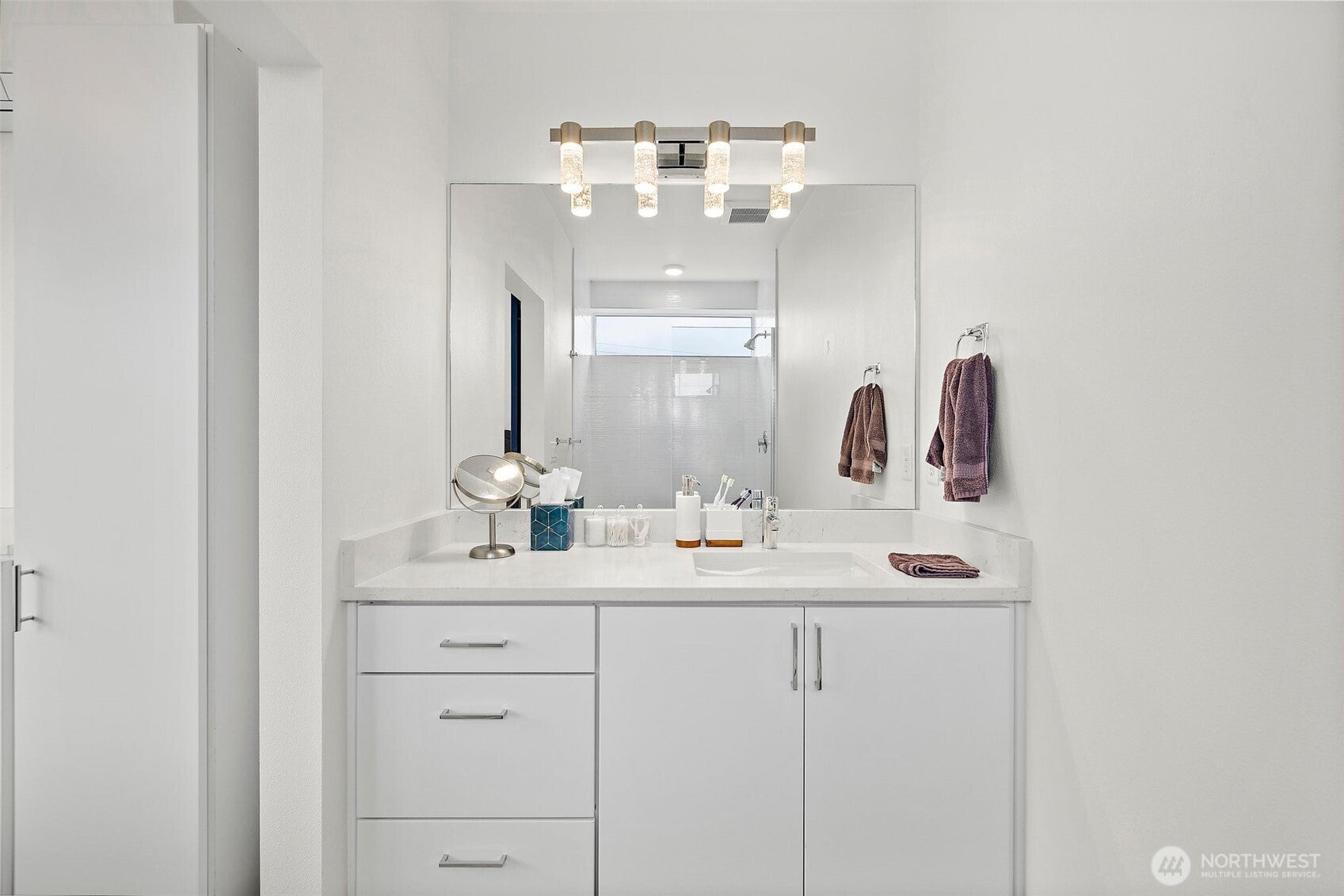 Seattle, Washington, 98102, United States, 2 Bedrooms Bedrooms, ,1 BathroomBathrooms,Residential,For Sale,1980377