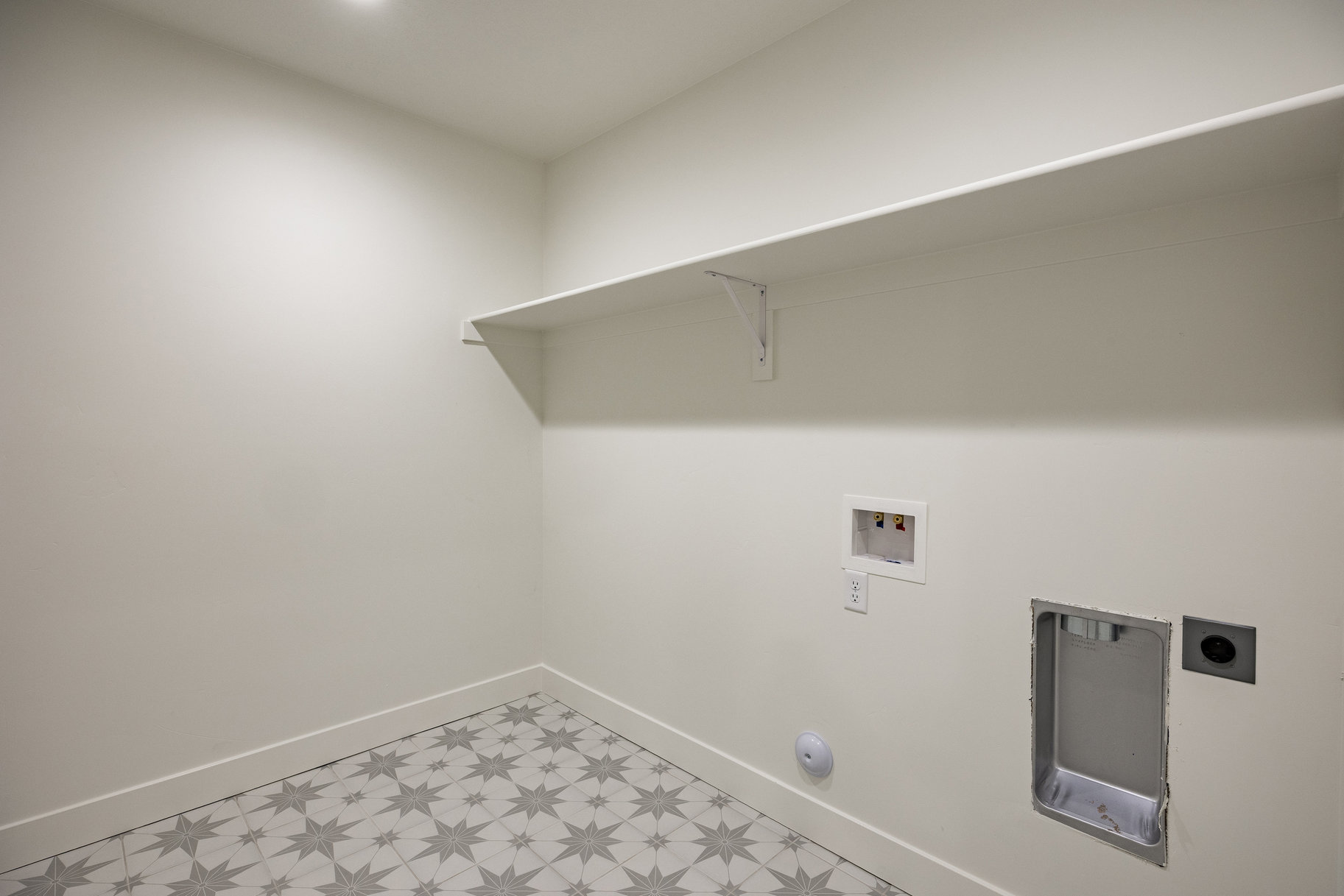  New Construction  Nightly Rental Approved  Prime Location - 物件實景