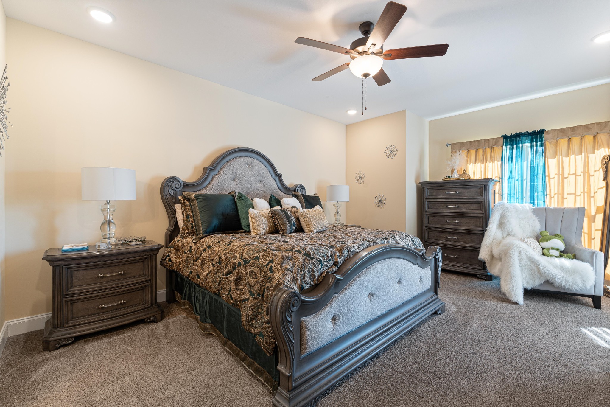 Clarksville, Tennessee, 37043, United States, 5 Bedrooms Bedrooms, ,5 BathroomsBathrooms,Residential,For Sale,1883067