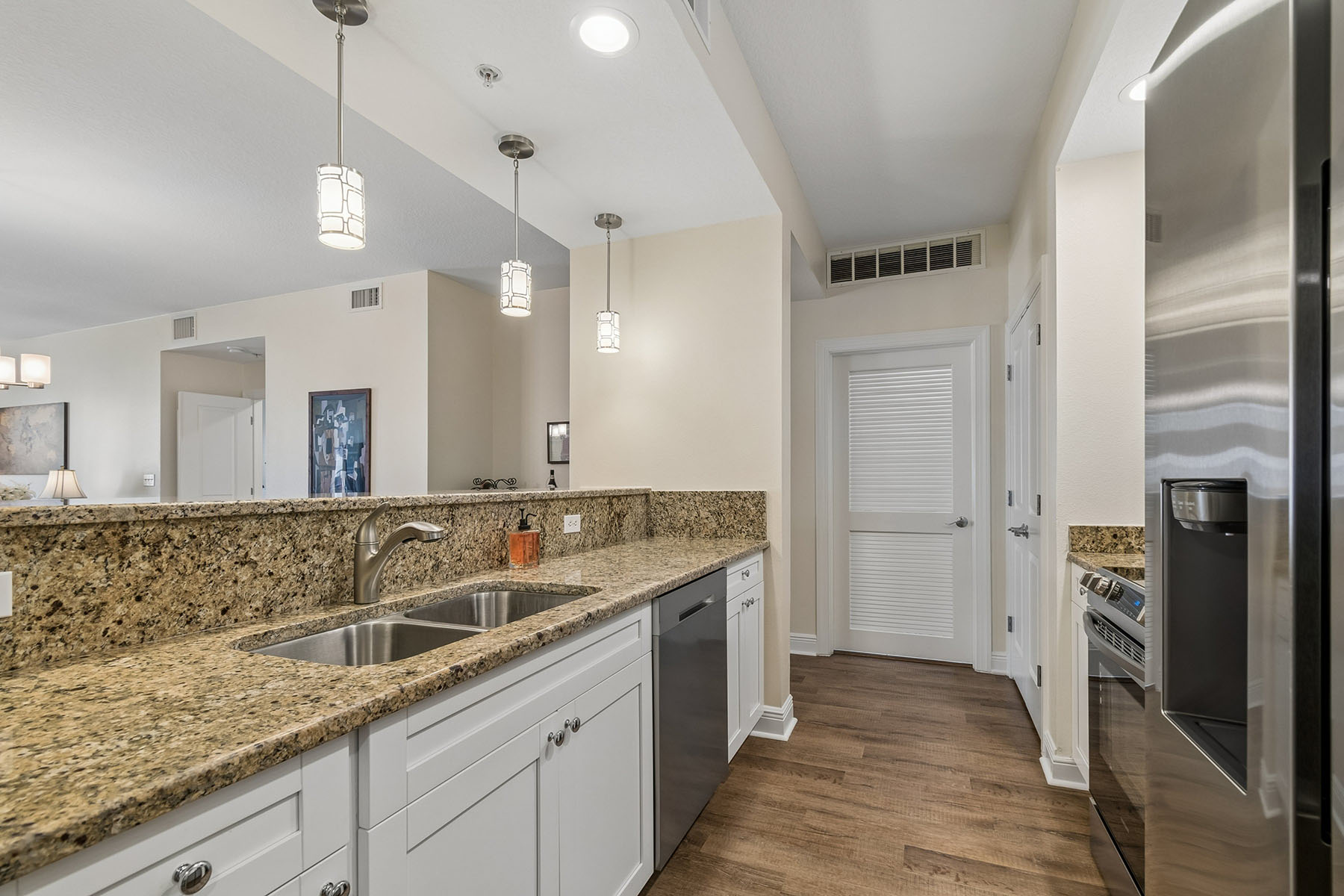  STATION SQUARE CONDO - 物件實景