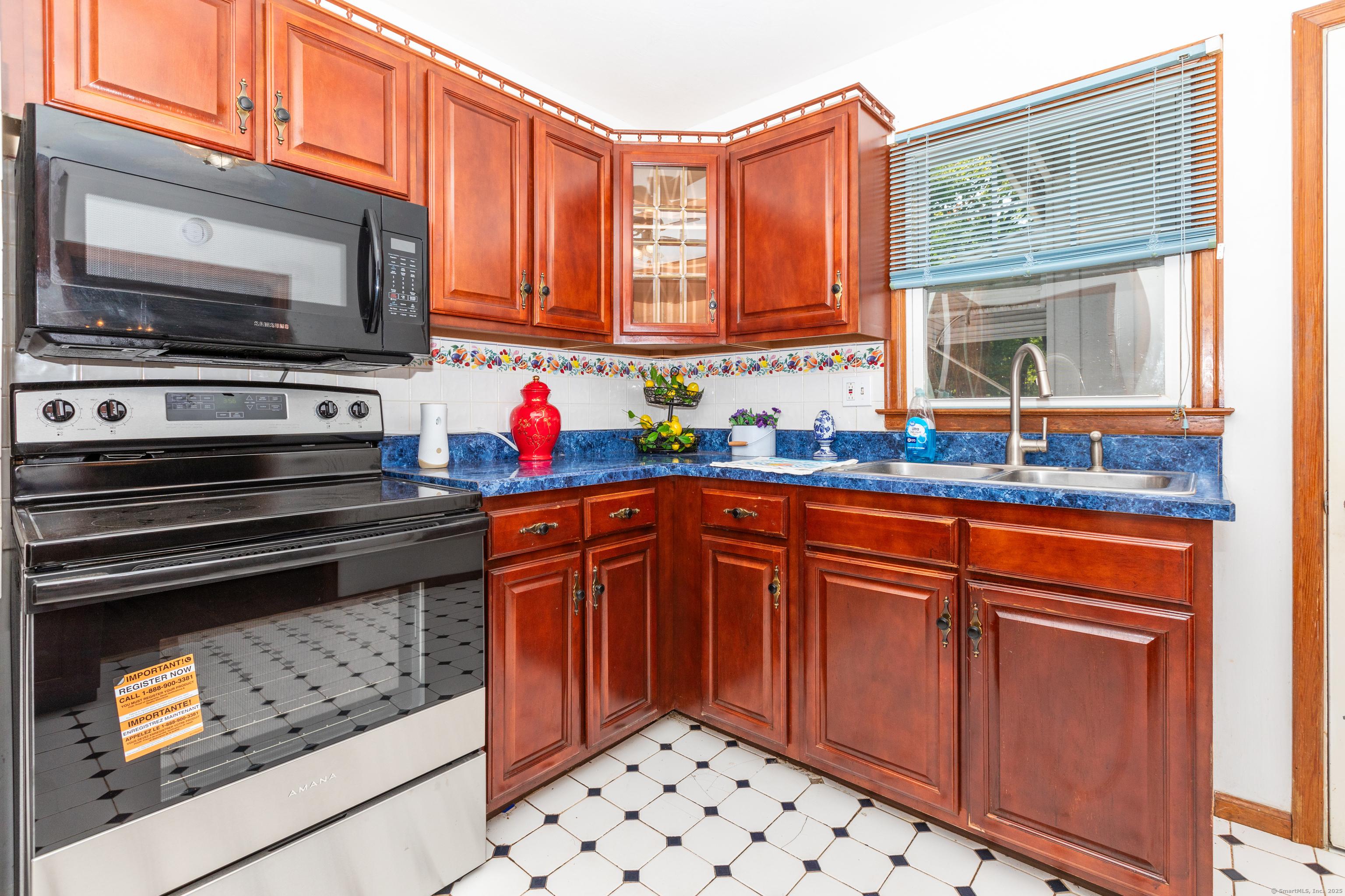 Oxford, Connecticut, 06478, United States, 3 Bedrooms Bedrooms, ,2 BathroomsBathrooms,Residential,For Sale,1915972