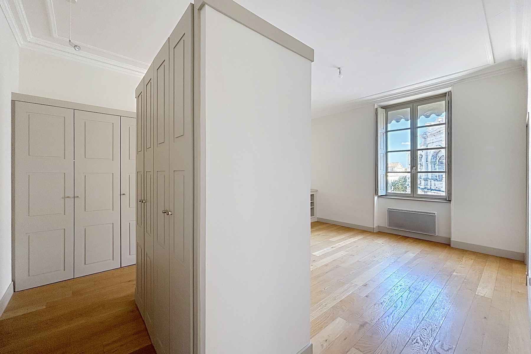  Sophisticated Apartment Facing the Iconic Nîmes Arena – A UNESCO-Listed Heritag… - 物件實景