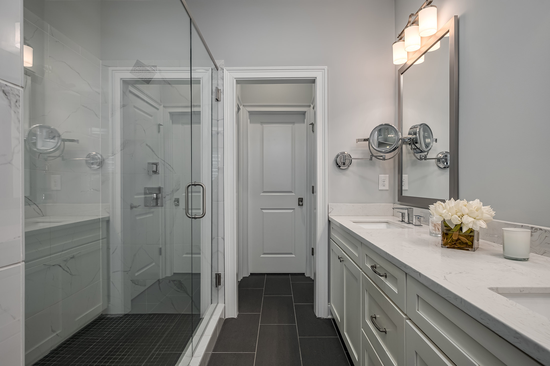  Sophisticated, Impeccably Maintained and Thoughtfully Upgraded Townhome - 物件實景
