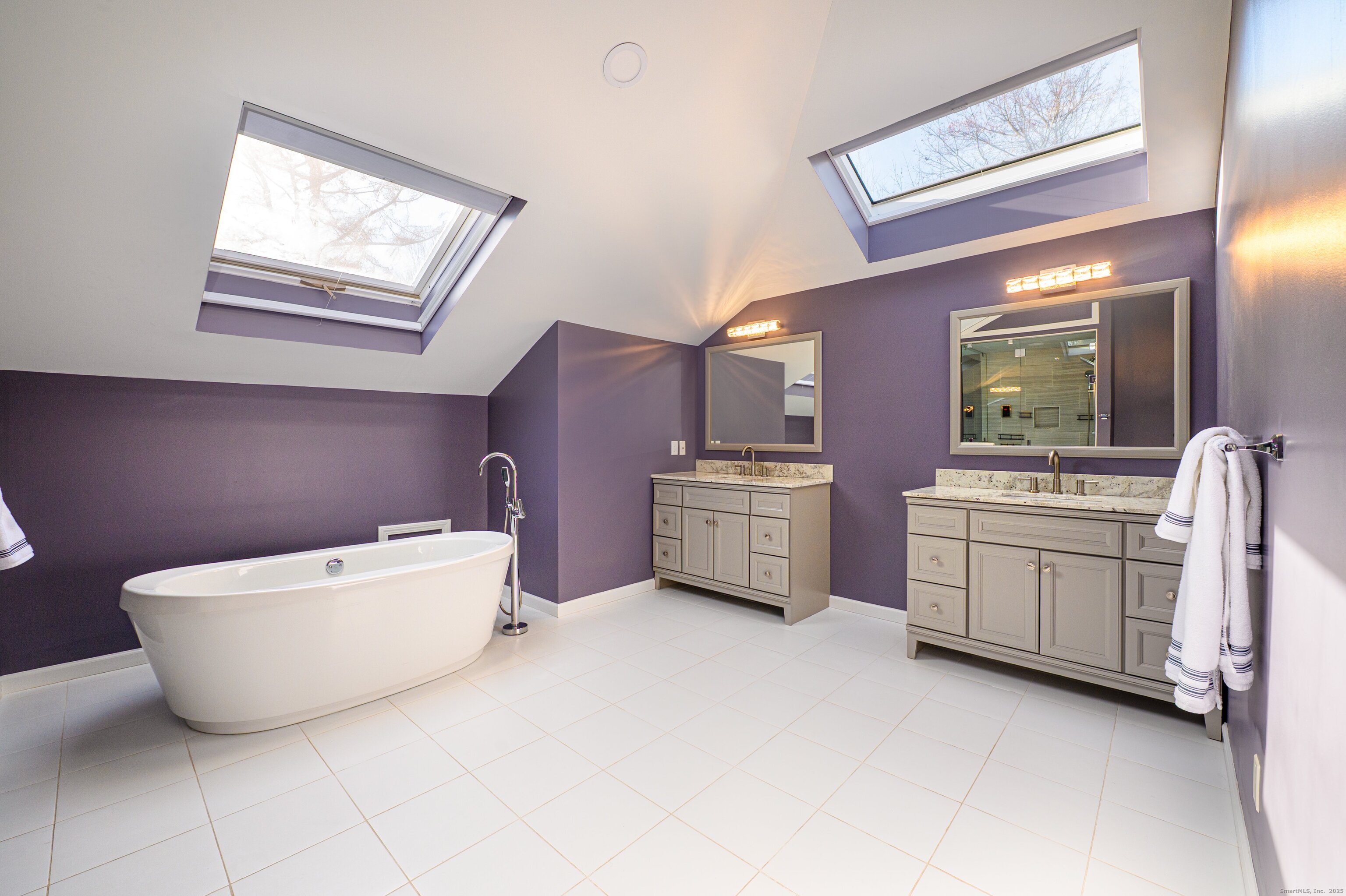 Branford, Connecticut, 06405, United States, 4 Bedrooms Bedrooms, ,4 BathroomsBathrooms,Residential,For Sale,2000721