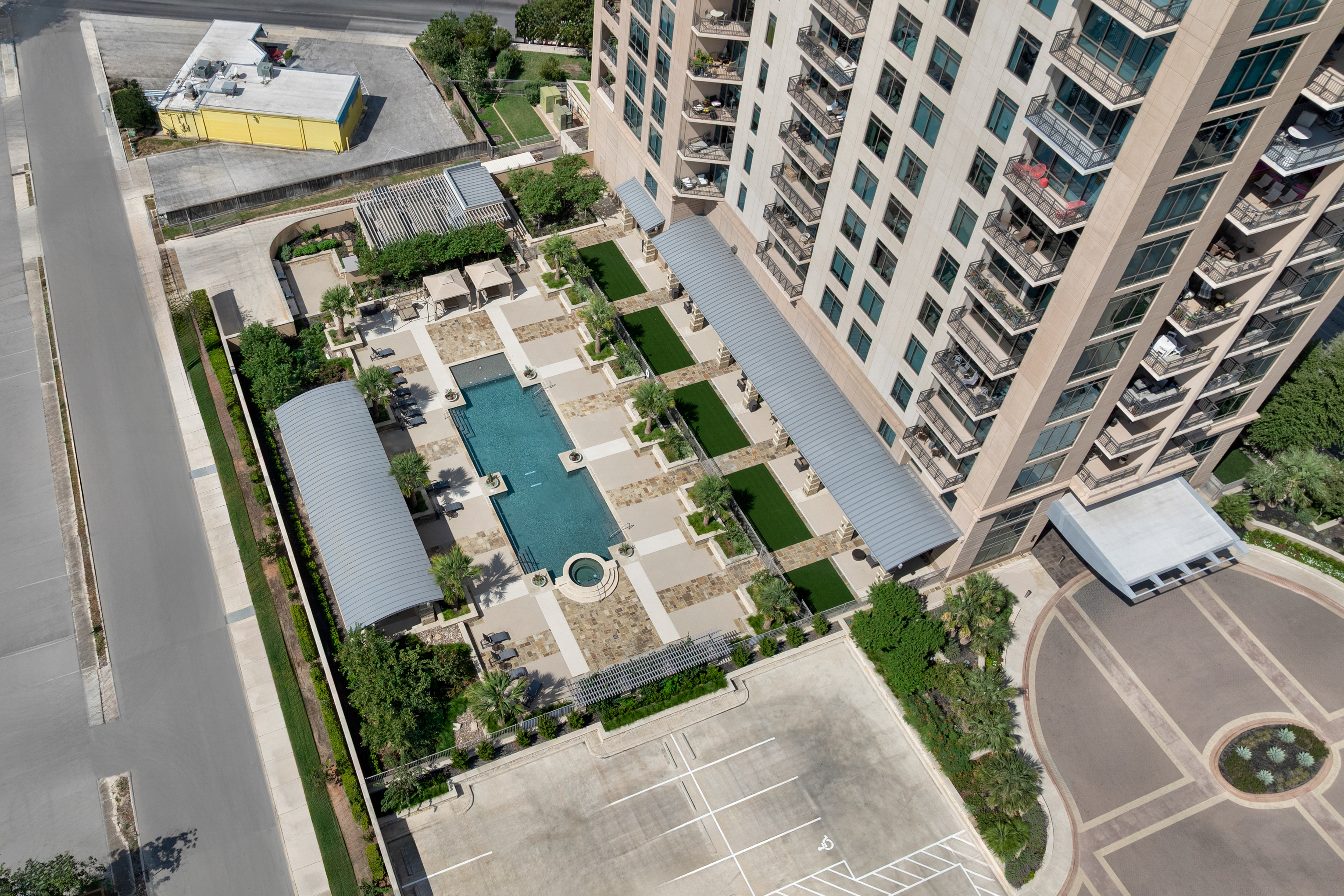  Sophisticated High-Rise Living - 物件實景