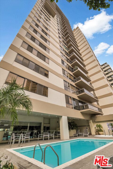 Los Angeles, California, 90024, United States, 2 Bedrooms Bedrooms, ,1 BathroomBathrooms,Residential,For Sale,1998471