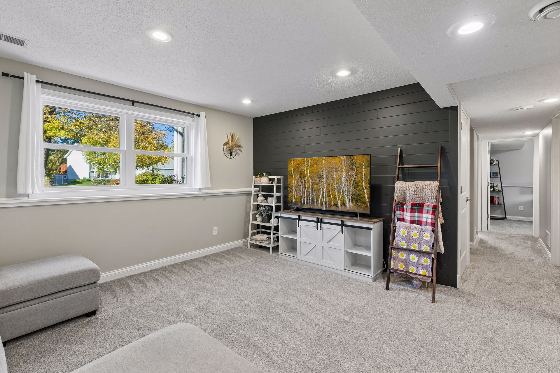  A Light-Filled Home Near Rolling Oaks Park - 物件實景