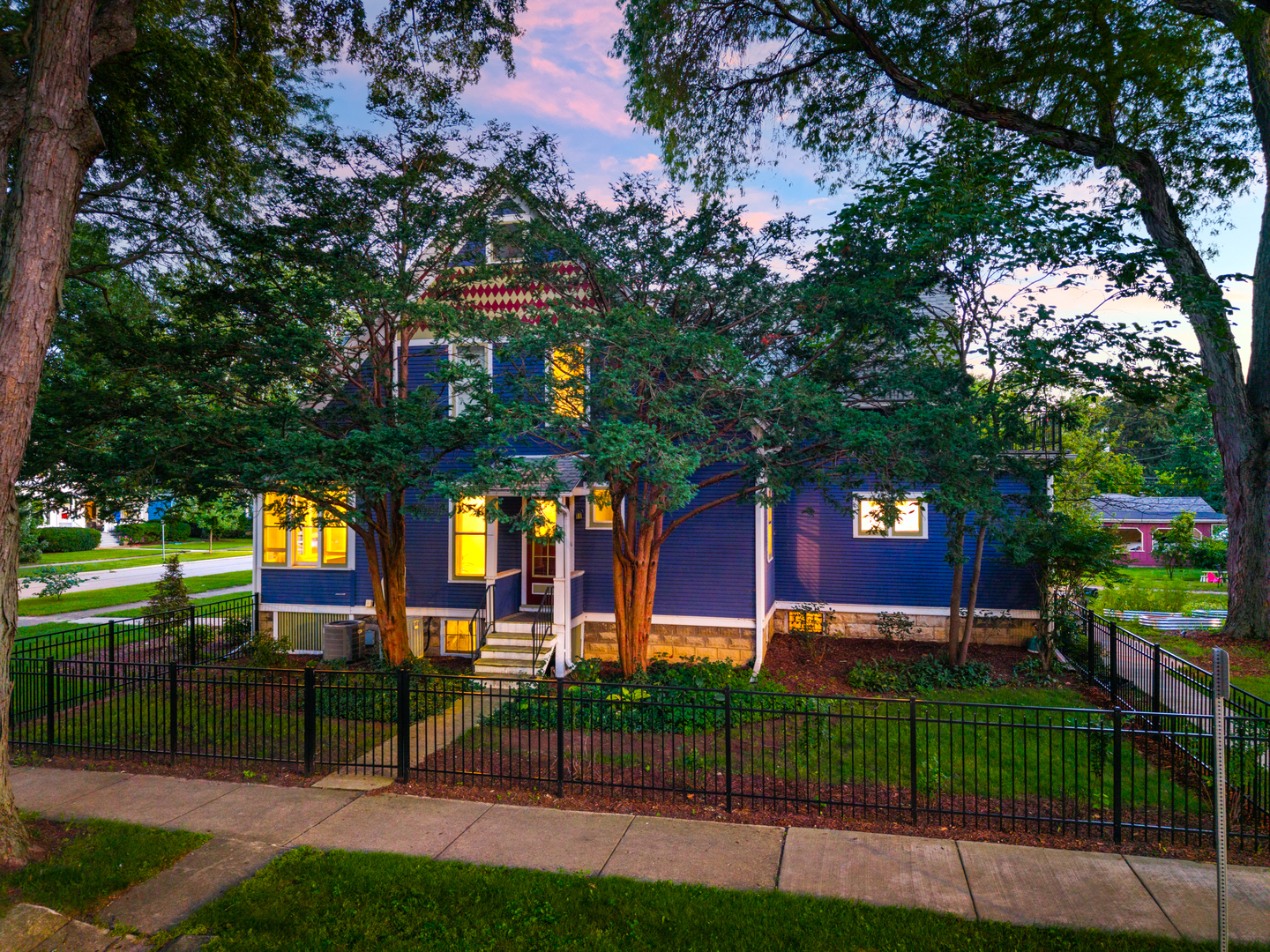 Naperville, Illinois, 60540, United States, 4 Bedrooms Bedrooms, ,3 BathroomsBathrooms,Residential,For Sale,1989489