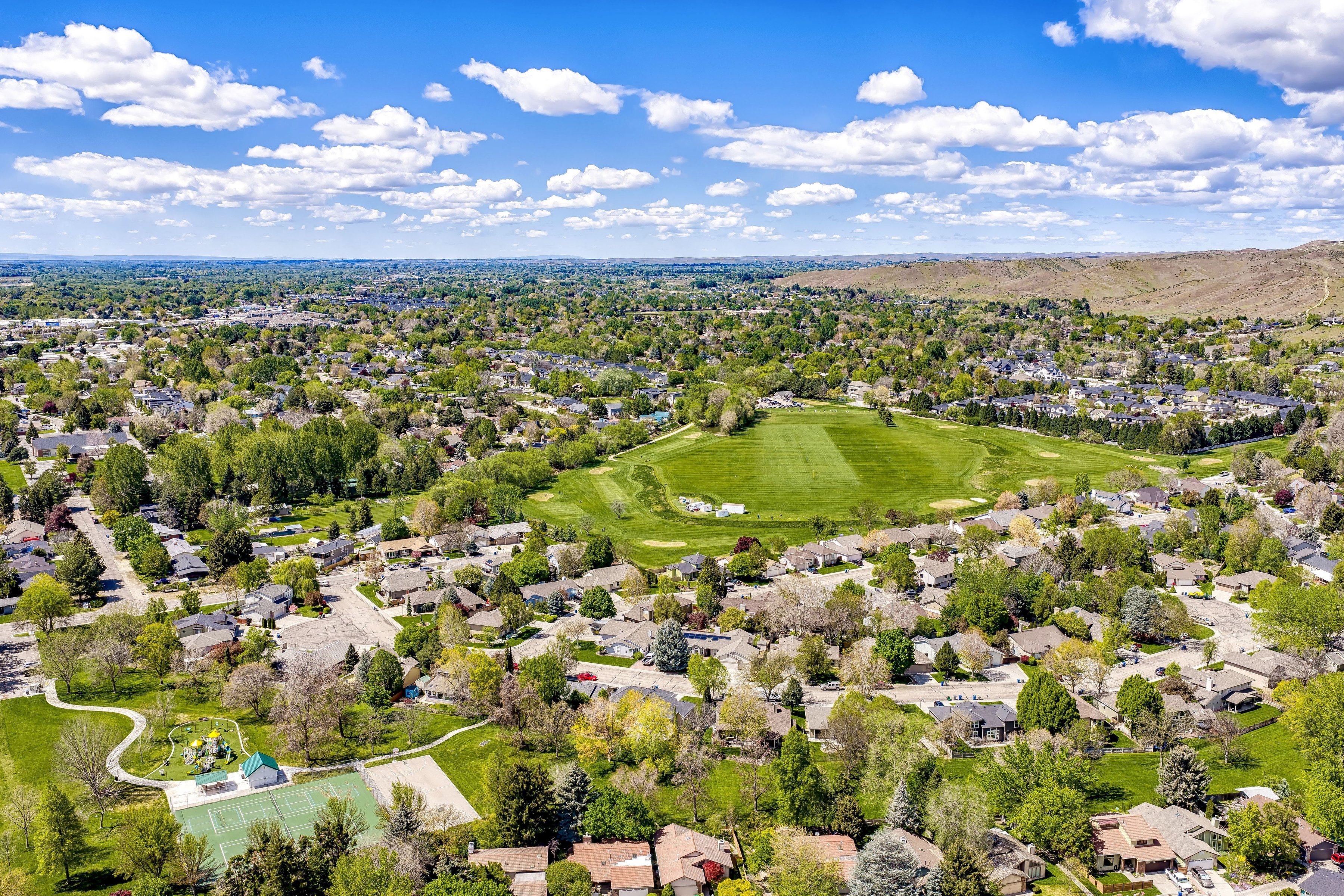  Spacious Updated Home Backs To Park With Scenic Foothills Views - 物件實景