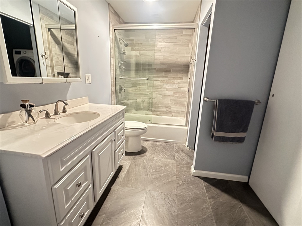 Quincy, Massachusetts, 02171, United States, 2 Bedrooms Bedrooms, ,3 BathroomsBathrooms,Residential,For Sale,1866744