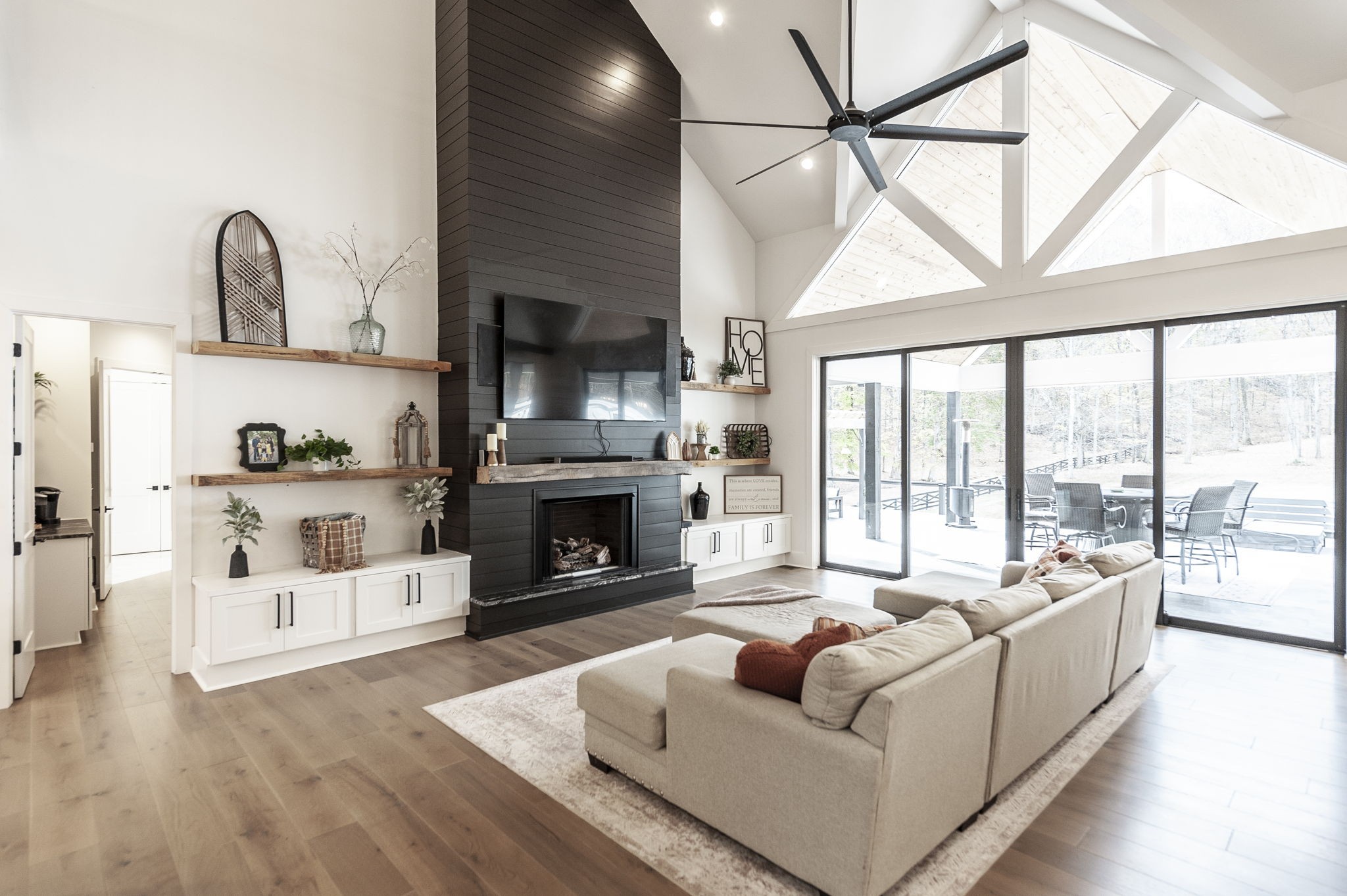 Goodlettsville, Tennessee, 37072, United States, 4 Bedrooms Bedrooms, ,6 BathroomsBathrooms,Residential,For Sale,1996833