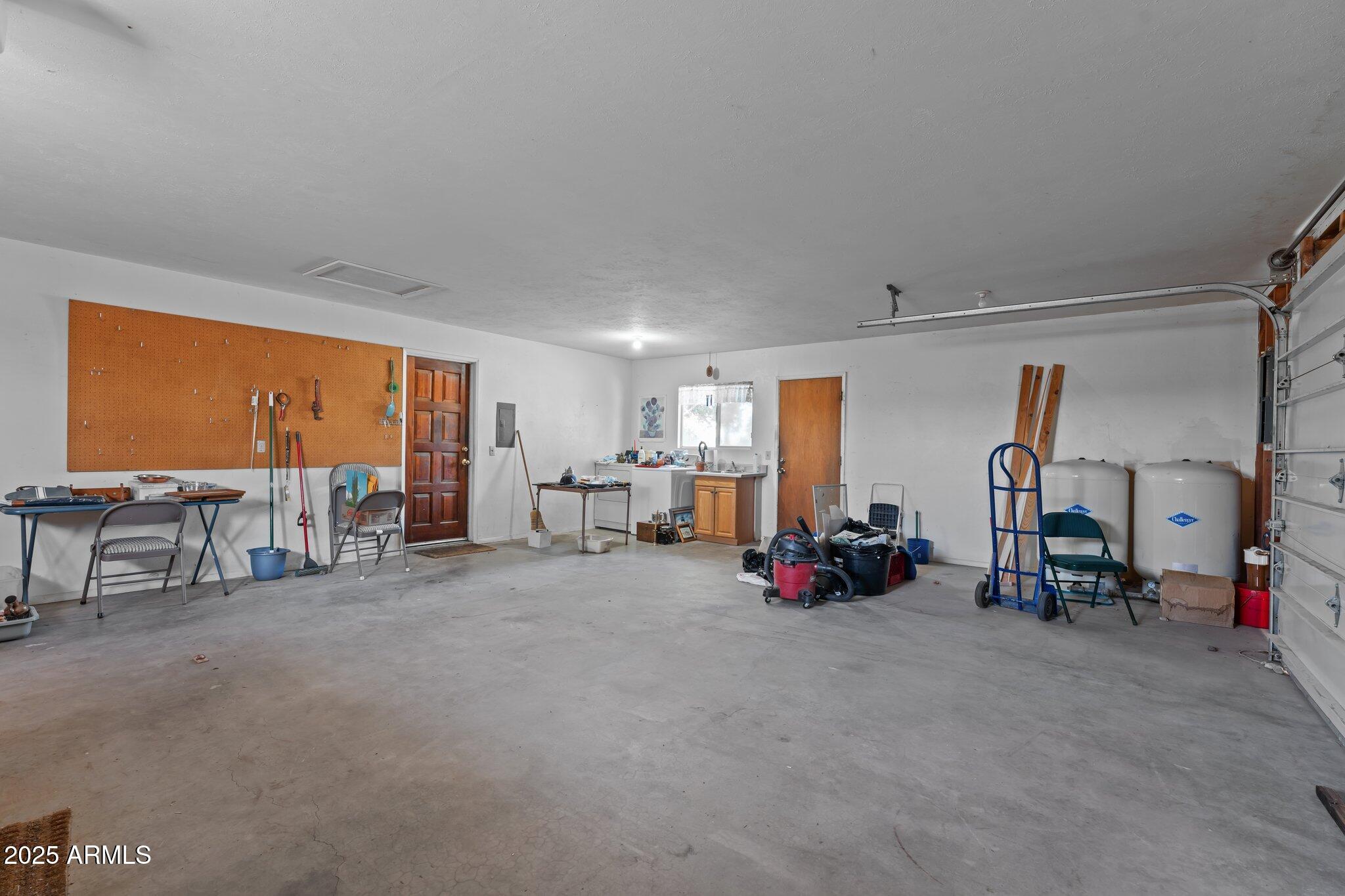 Wickenburg, Arizona, 85390, United States, 4 Bedrooms Bedrooms, ,2 BathroomsBathrooms,Residential,For Sale,1983414