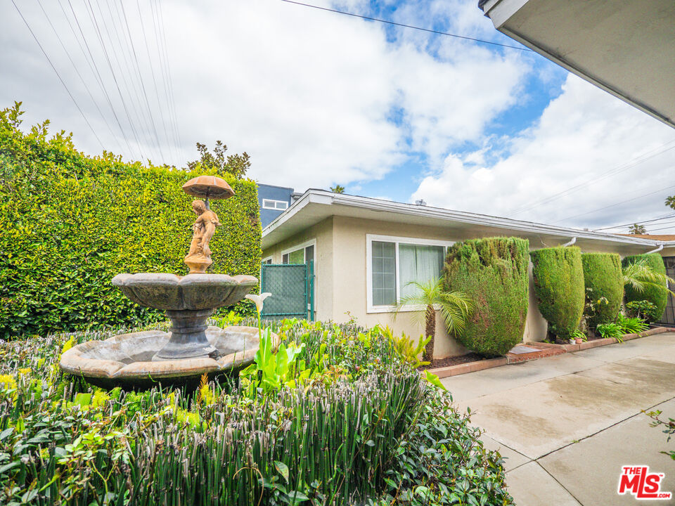 Los Angeles, California, 90066, United States, 4 Bedrooms Bedrooms, ,Residential,For Sale,1991184