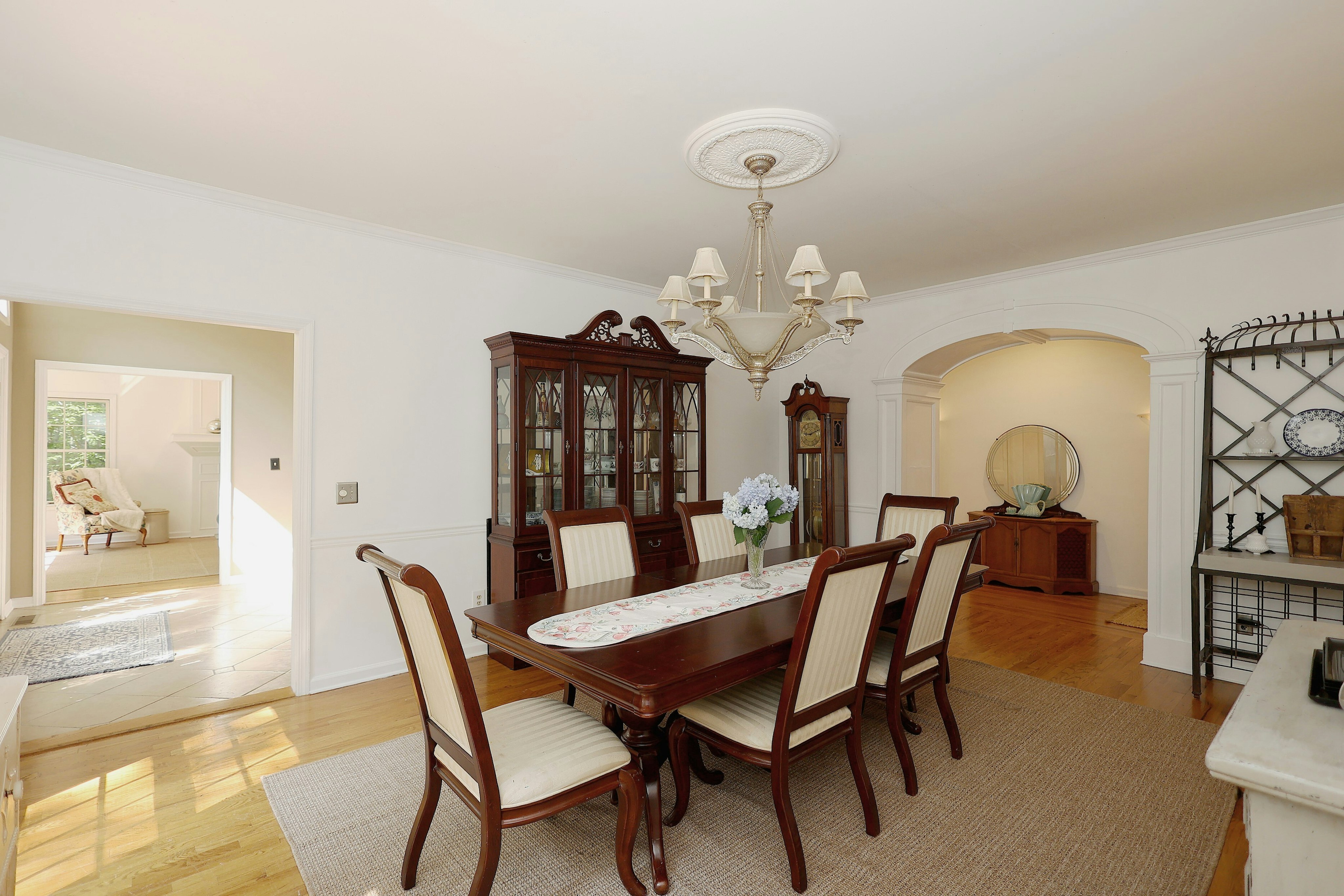  Expansive West Redding Colonial - 物件實景
