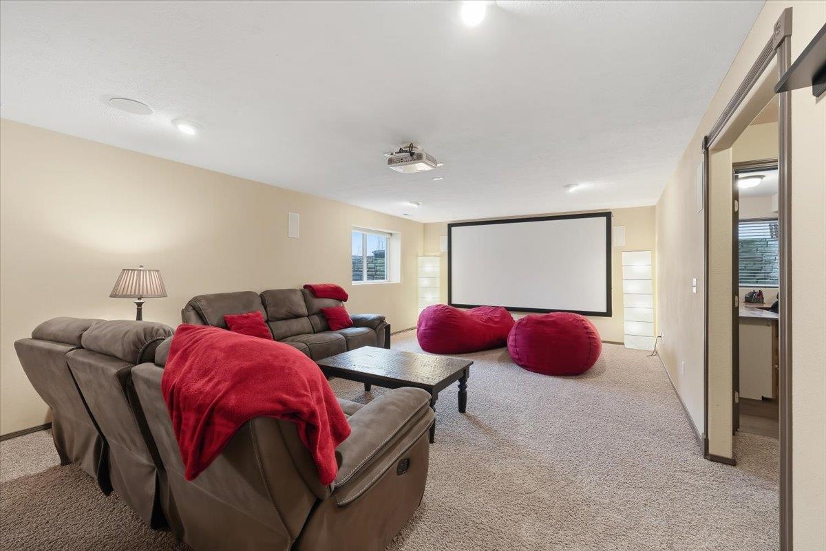 Greenacres, Washington, 99016, United States, 6 Bedrooms Bedrooms, ,3 BathroomsBathrooms,Residential,For Sale,1992048