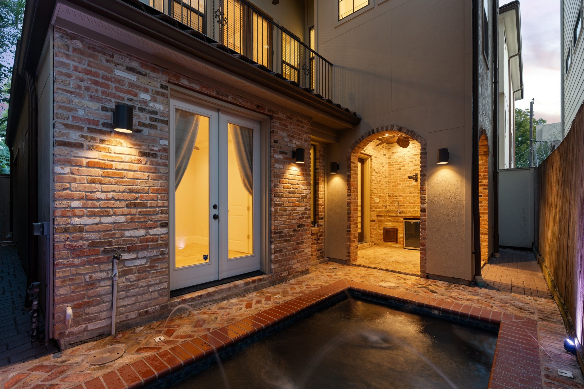  4122 Floyd Street A - 物件實景