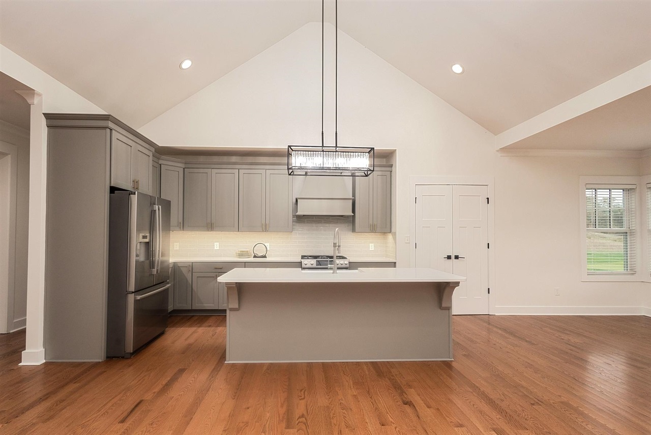 Bowling Green, Kentucky, 42103, United States, 4 Bedrooms Bedrooms, ,5 BathroomsBathrooms,Residential,For Sale,1991774