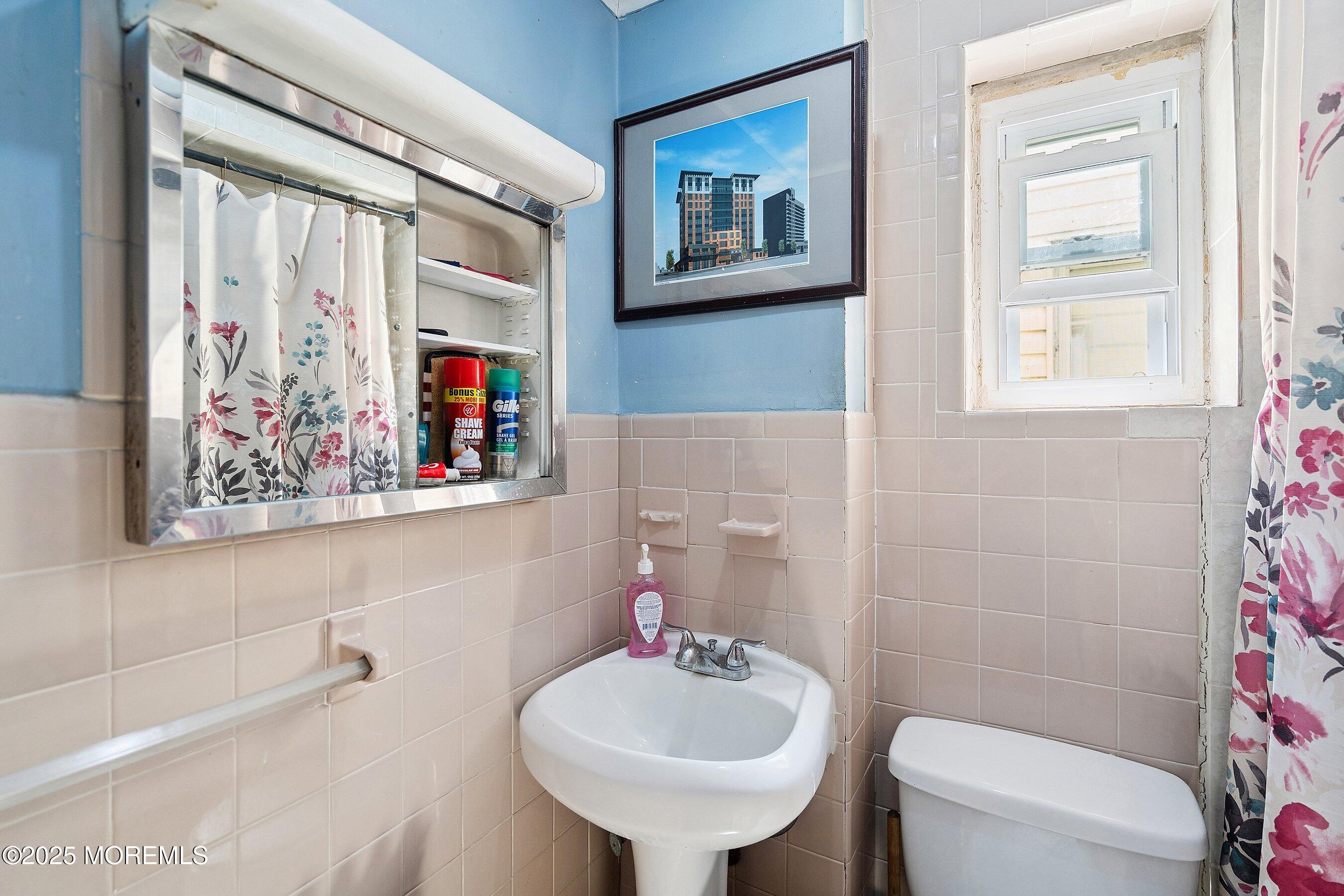 Jersey City, New Jersey, 07307, United States, 7 Bedrooms Bedrooms, ,4 BathroomsBathrooms,Residential,For Sale,1904404