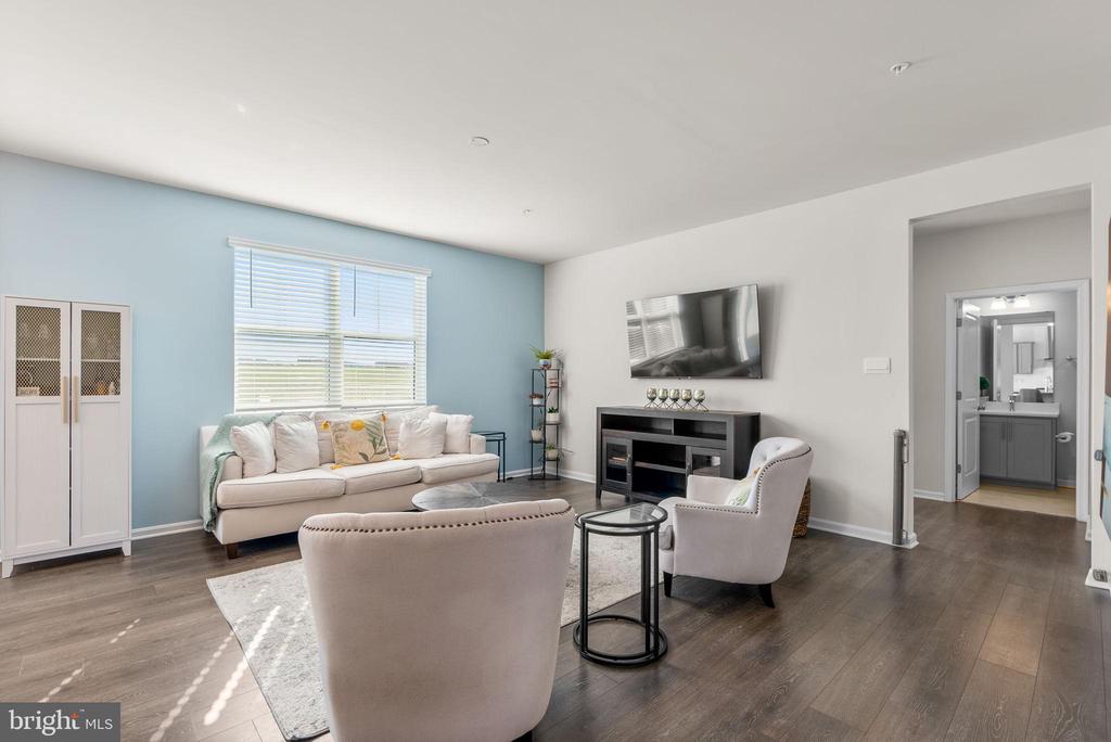 Frederick, Maryland, 21701, United States, 5 Bedrooms Bedrooms, ,4 BathroomsBathrooms,Residential,For Sale,1987107