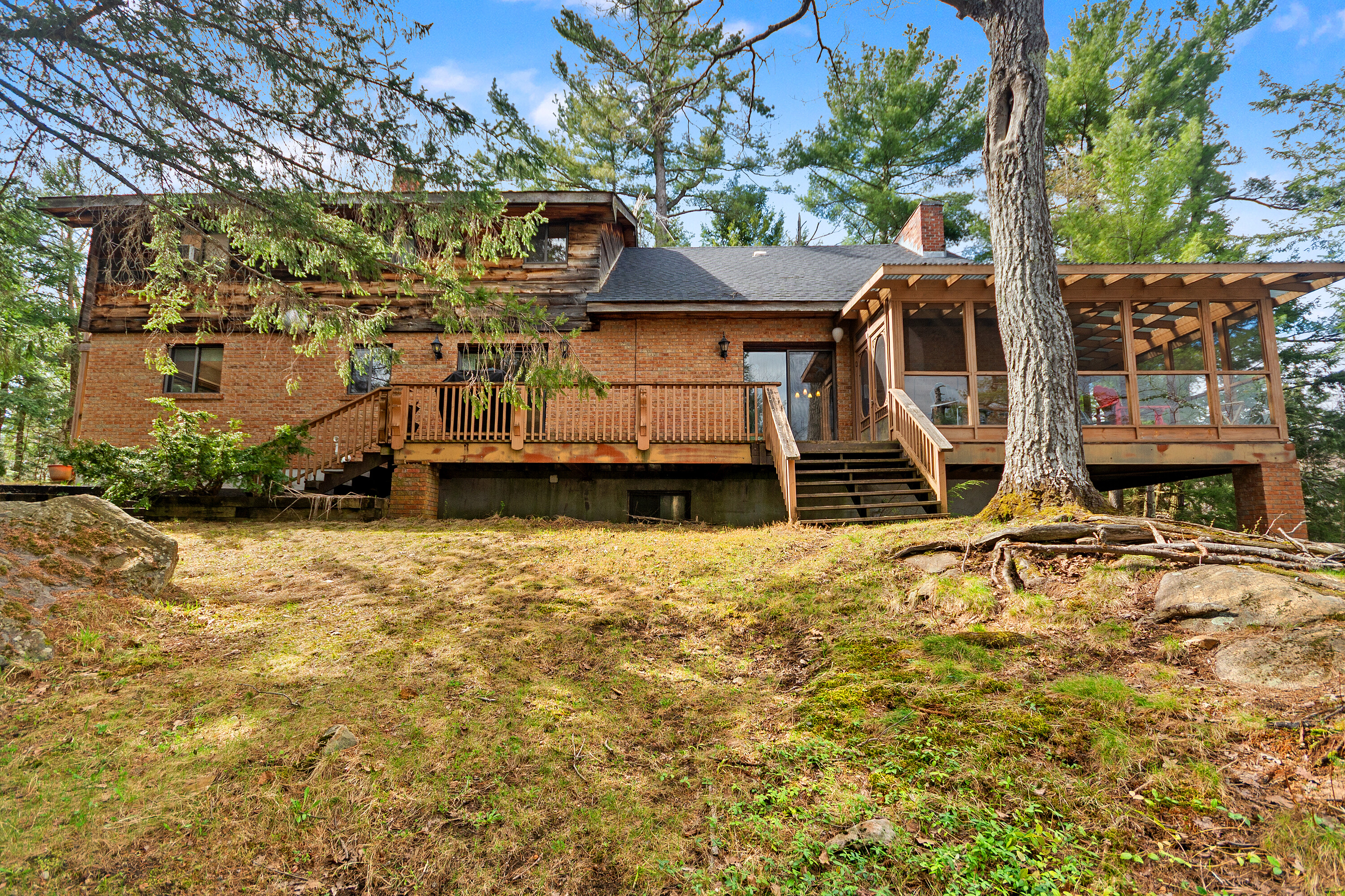  Gibson Lake Family Compound - 物件實景