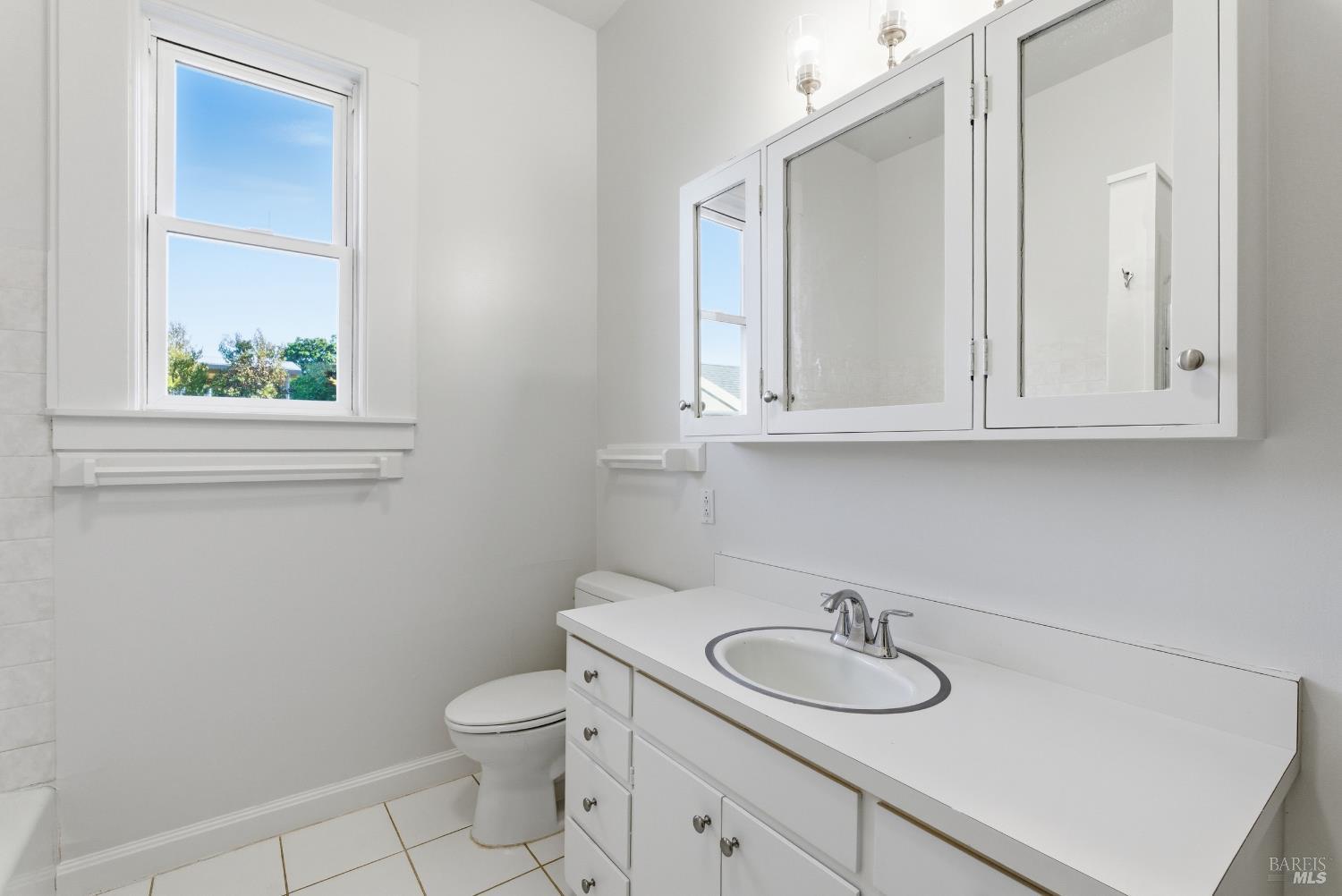 Corte Madera, California, 94925, United States, 6 Bedrooms Bedrooms, ,3 BathroomsBathrooms,Residential,For Sale,1986479