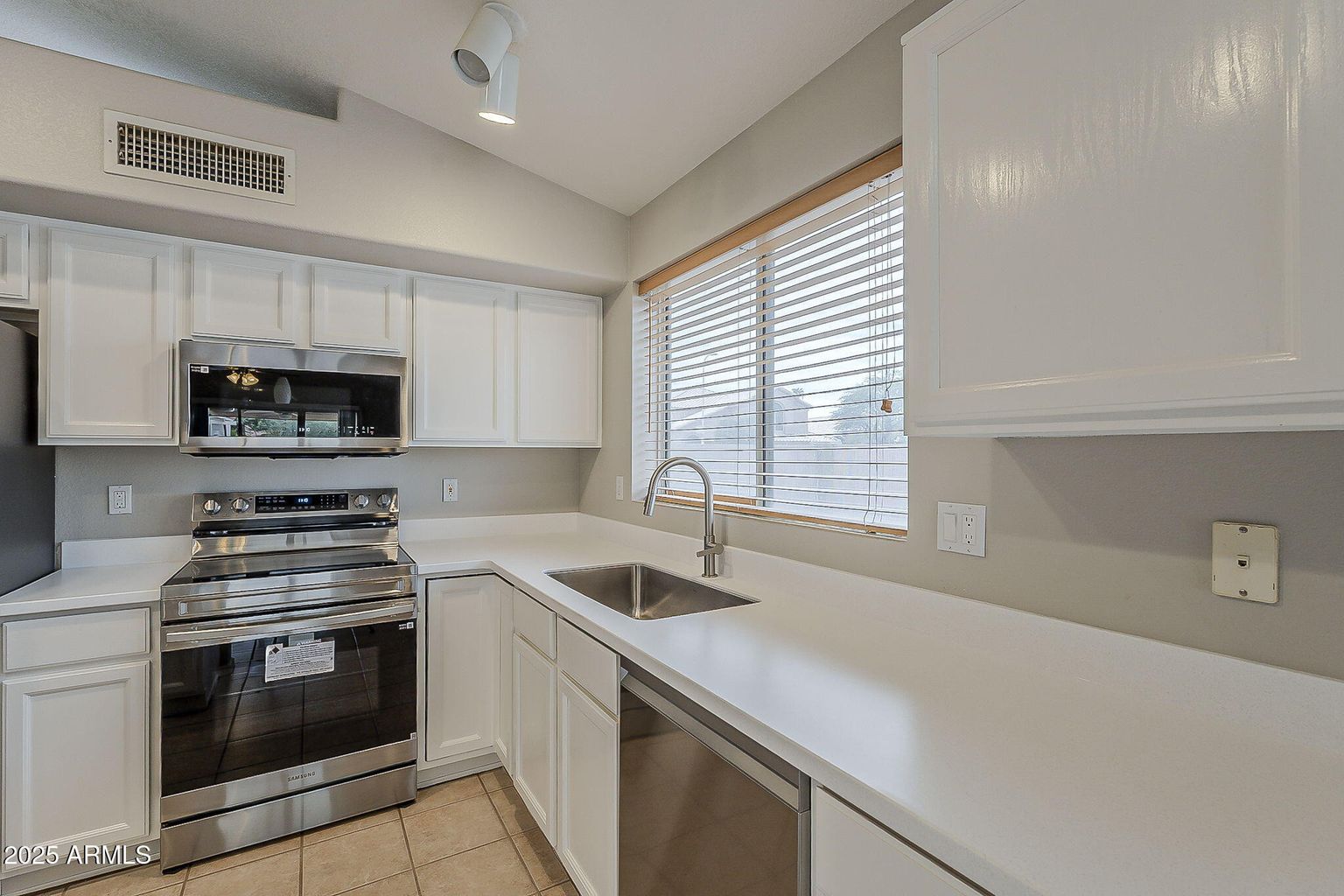 Phoenix, Arizona, 85044, United States, 3 Bedrooms Bedrooms, ,2 BathroomsBathrooms,Residential,For Sale,1938083