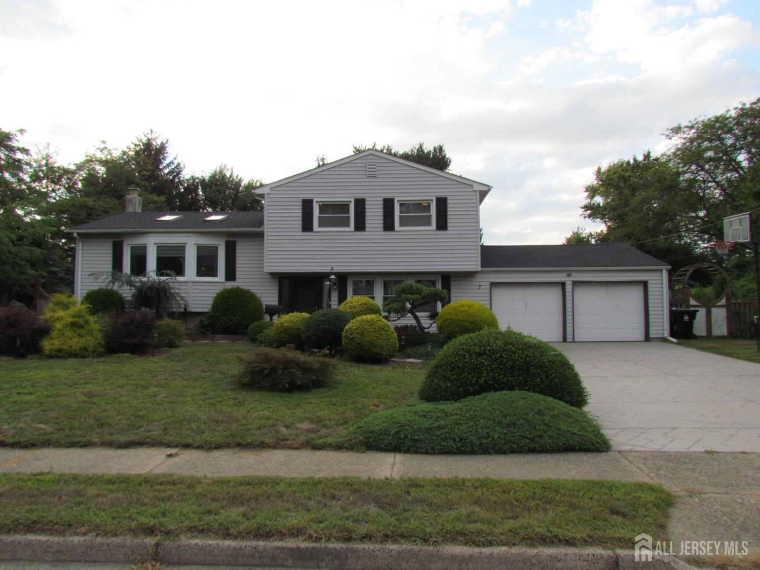 East Brunswick, New Jersey, 08816, United States, 5 Bedrooms Bedrooms, ,3 BathroomsBathrooms,Residential,For Sale,1933394
