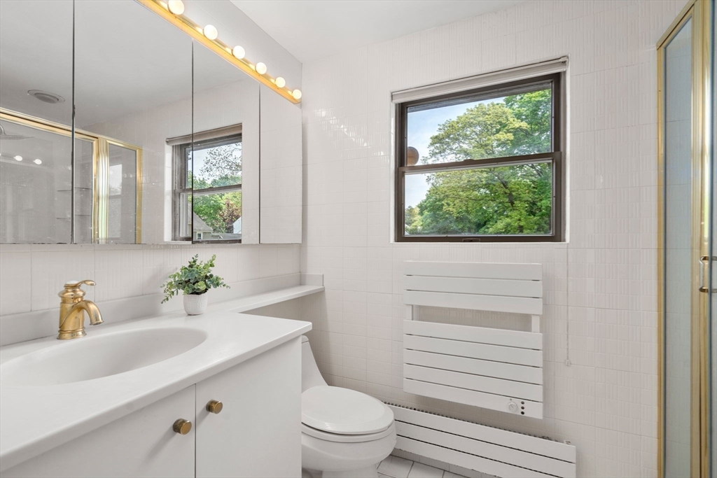 Newton, Massachusetts, 02468, United States, 4 Bedrooms Bedrooms, ,4 BathroomsBathrooms,Residential,For Sale,1942109