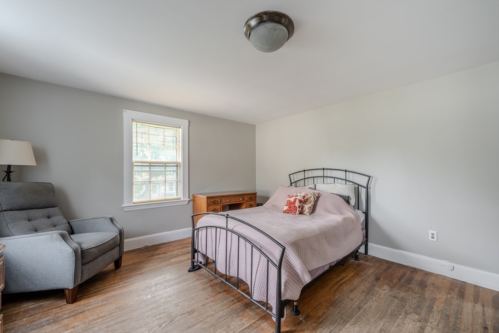 Newton, Massachusetts, 02461, United States, 3 Bedrooms Bedrooms, ,2 BathroomsBathrooms,Residential,For Sale,1934671