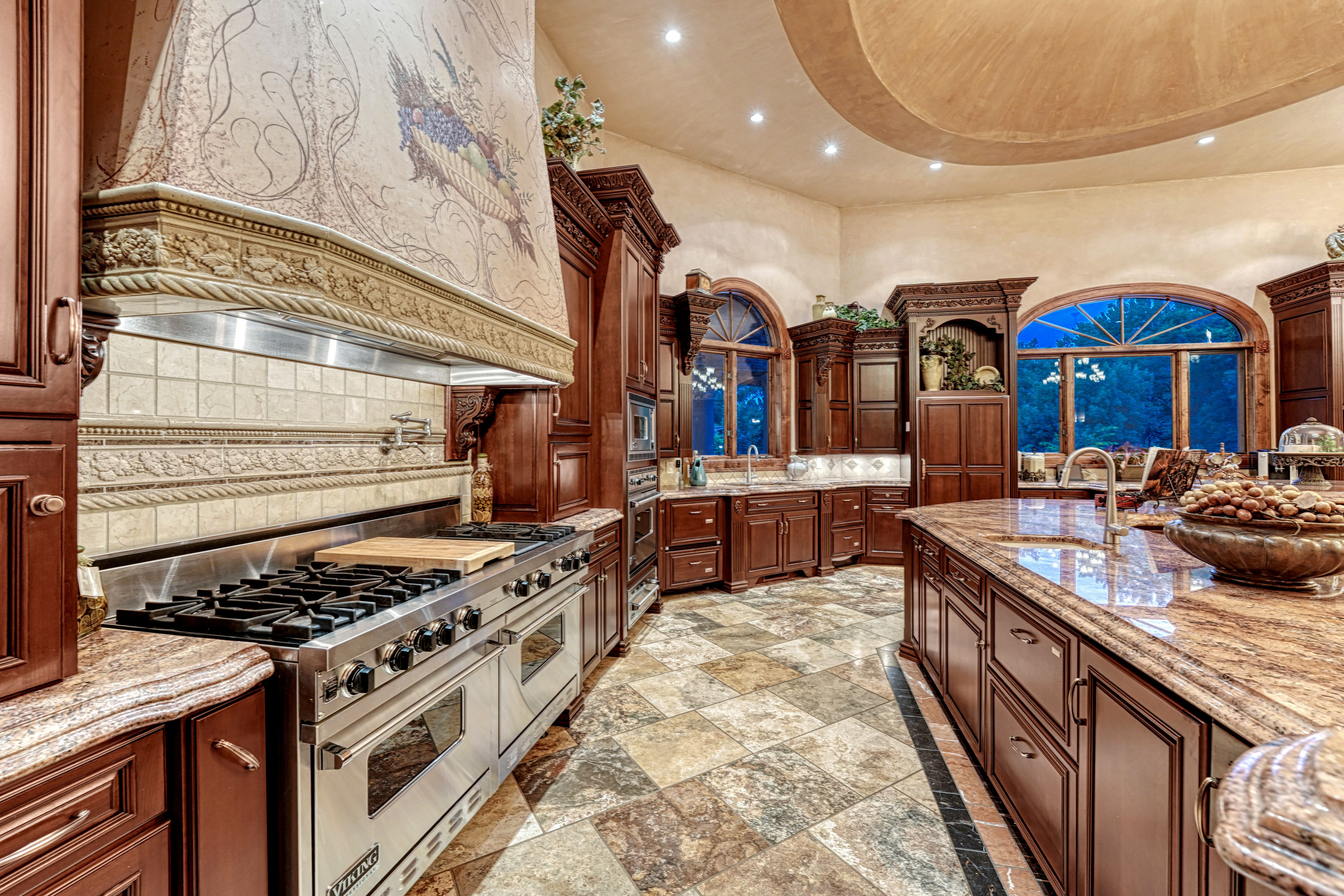  Extraordinary Estate on Pueblo
