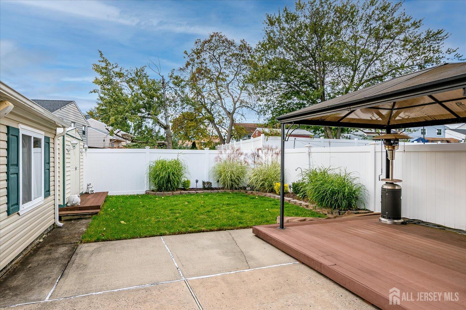 Carteret, New Jersey, 07008, United States, 4 Bedrooms Bedrooms, ,2 BathroomsBathrooms,Residential,For Sale,1981641