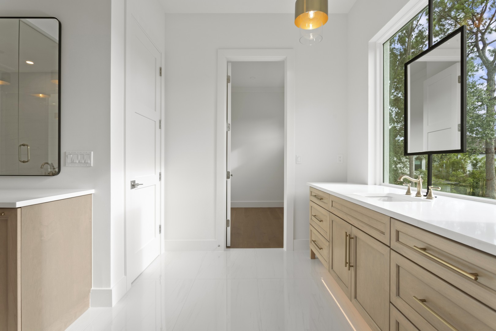 Tampa, Florida, 33611, United States, 6 Bedrooms Bedrooms, ,6 BathroomsBathrooms,Residential,For Sale,1981634