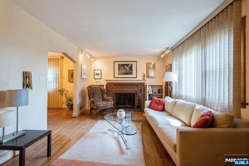 Cresskill, New Jersey, 07626, United States, 3 Bedrooms Bedrooms, ,2 BathroomsBathrooms,Residential,For Sale,1987908