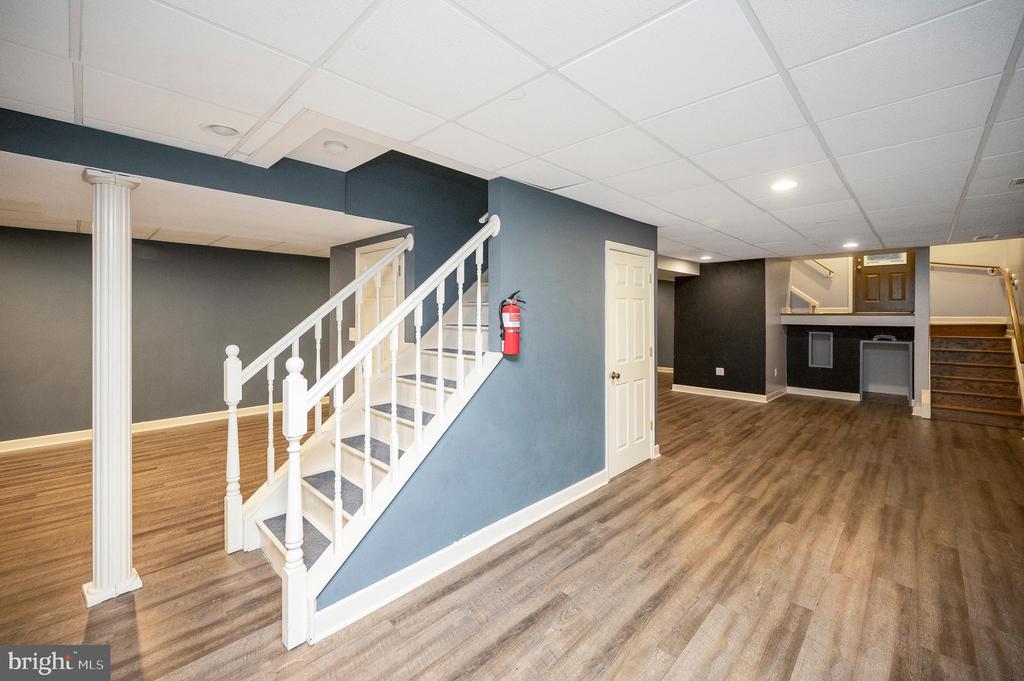 Linden, Virginia, 22642, United States, 5 Bedrooms Bedrooms, ,4 BathroomsBathrooms,Residential,For Sale,2037897