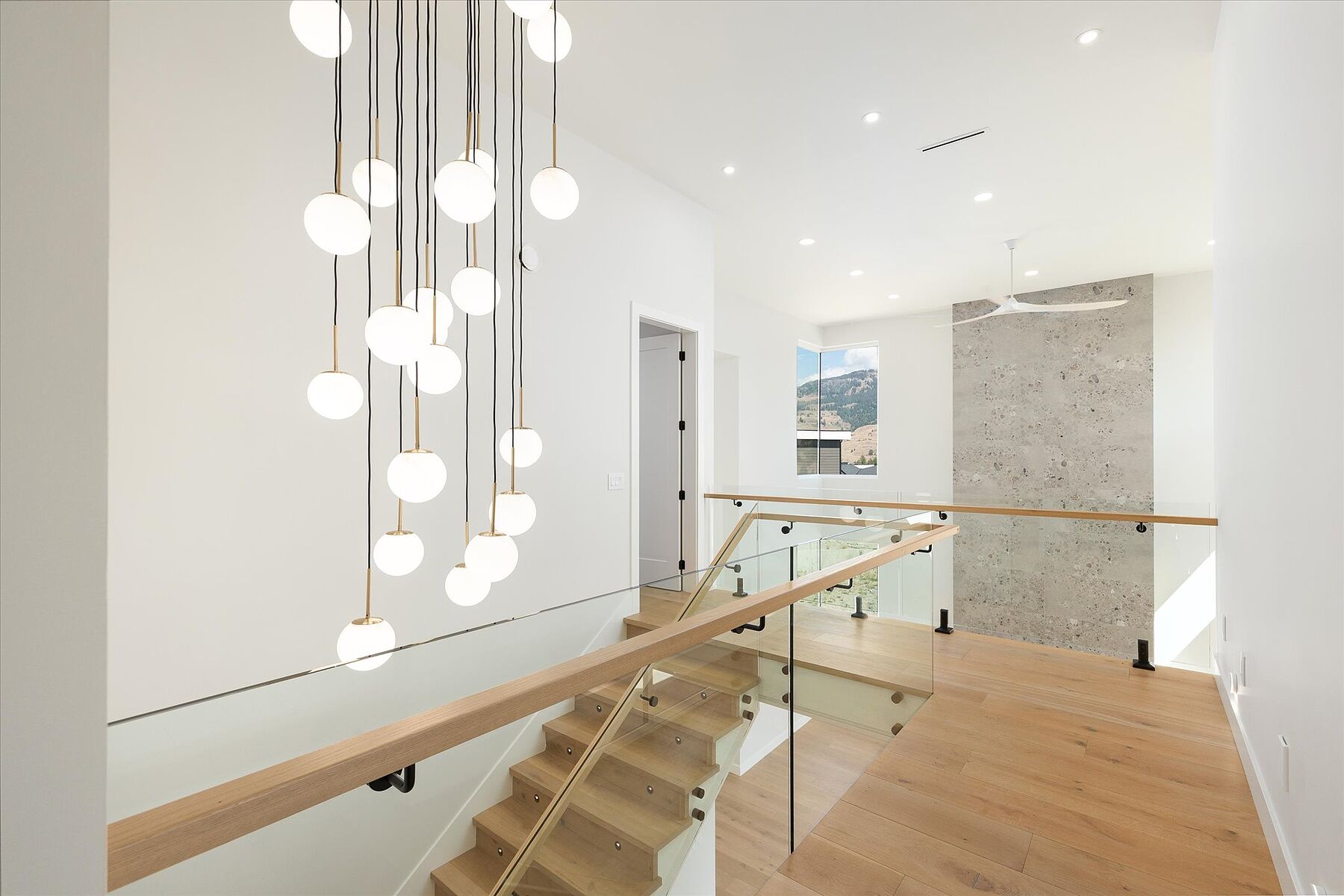  Spacious Modern Build - 物件實景
