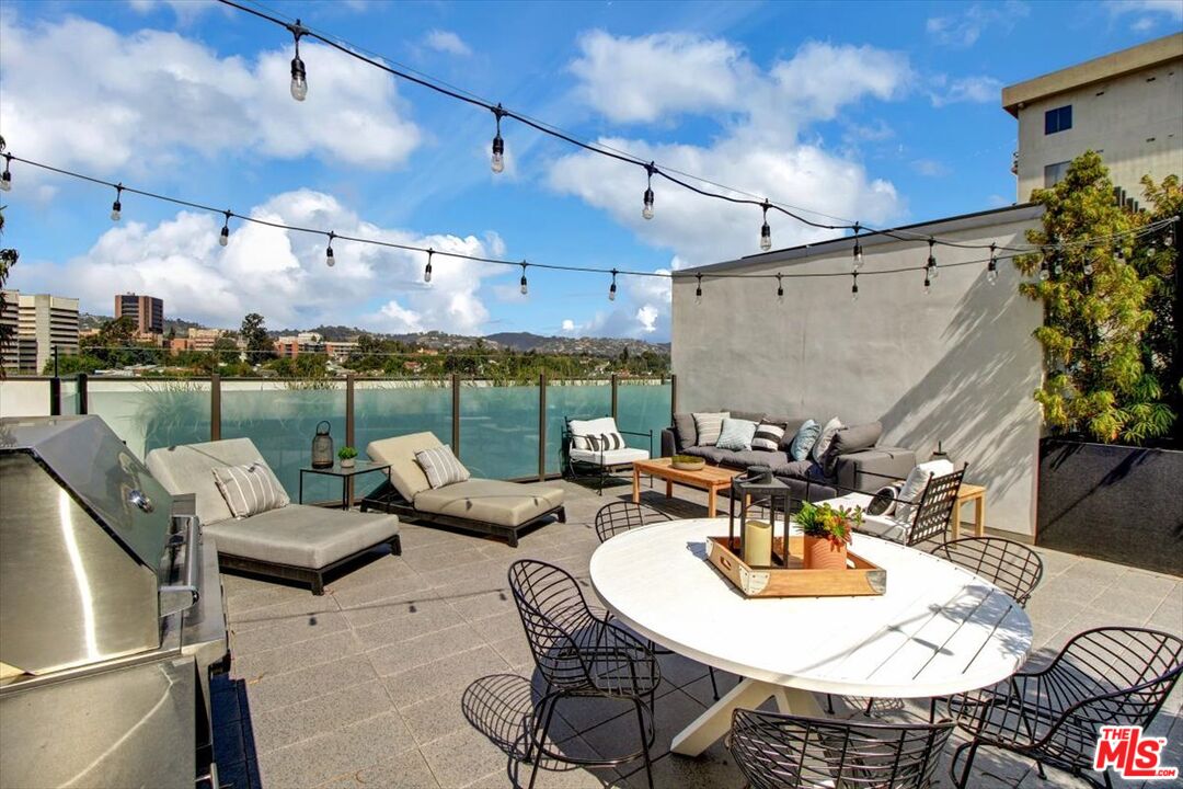 Los Angeles, California, 90024, United States, 2 Bedrooms Bedrooms, ,2 BathroomsBathrooms,Residential,For Sale,1940220