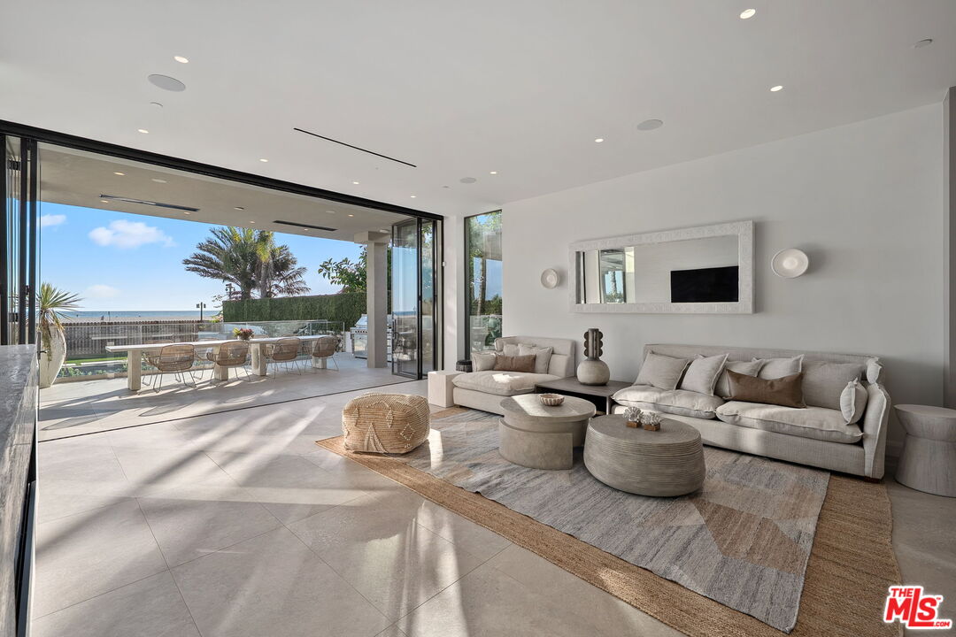 Santa Monica, California, 90403, United States, 7 Bedrooms Bedrooms, ,9 BathroomsBathrooms,Residential,For Sale,1955538