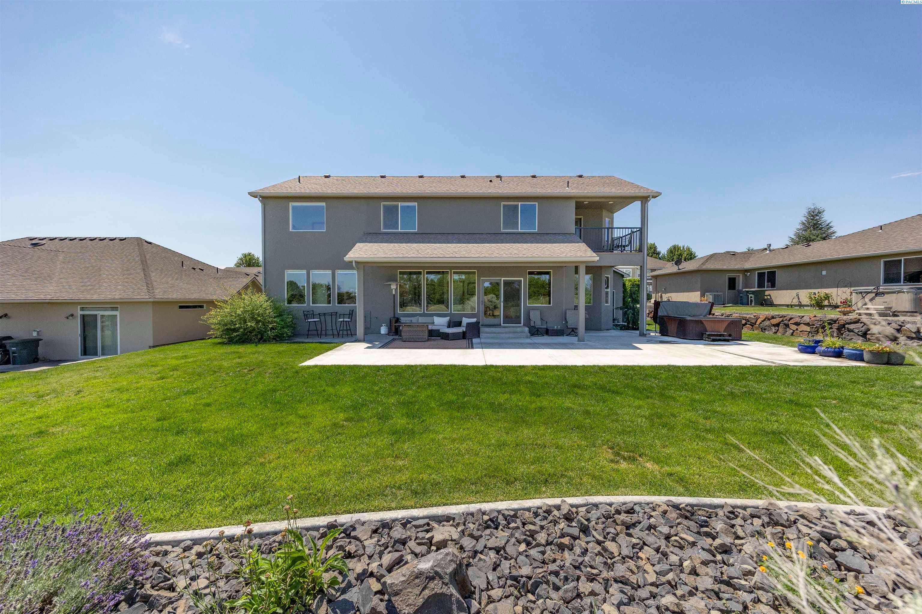 Richland, Washington, 99354, United States, 4 Bedrooms Bedrooms, ,3 BathroomsBathrooms,Residential,For Sale,1980969