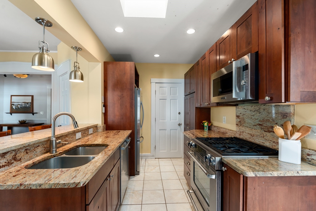 Newton, Massachusetts, 02458, United States, 5 Bedrooms Bedrooms, ,4 BathroomsBathrooms,Residential,For Sale,1941717
