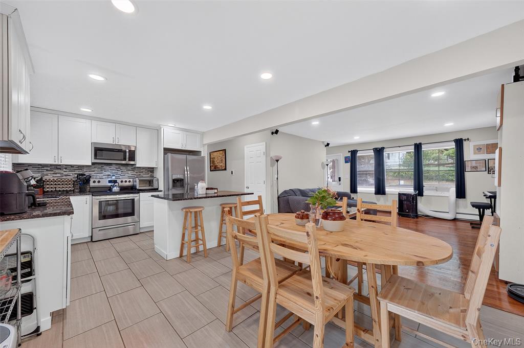 New Windsor, New York, 12553, United States, 4 Bedrooms Bedrooms, ,2 BathroomsBathrooms,Residential,For Sale,1977430