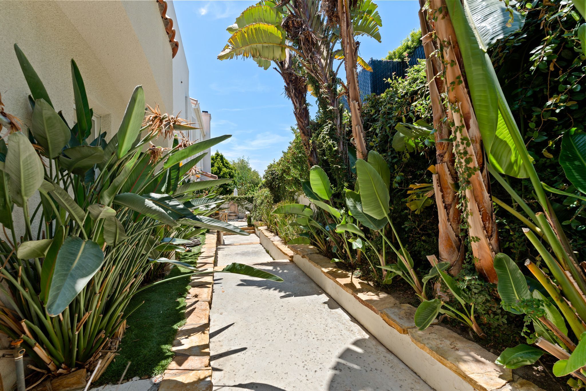  6435   Zumirez Drive, 21 - 物件實景
