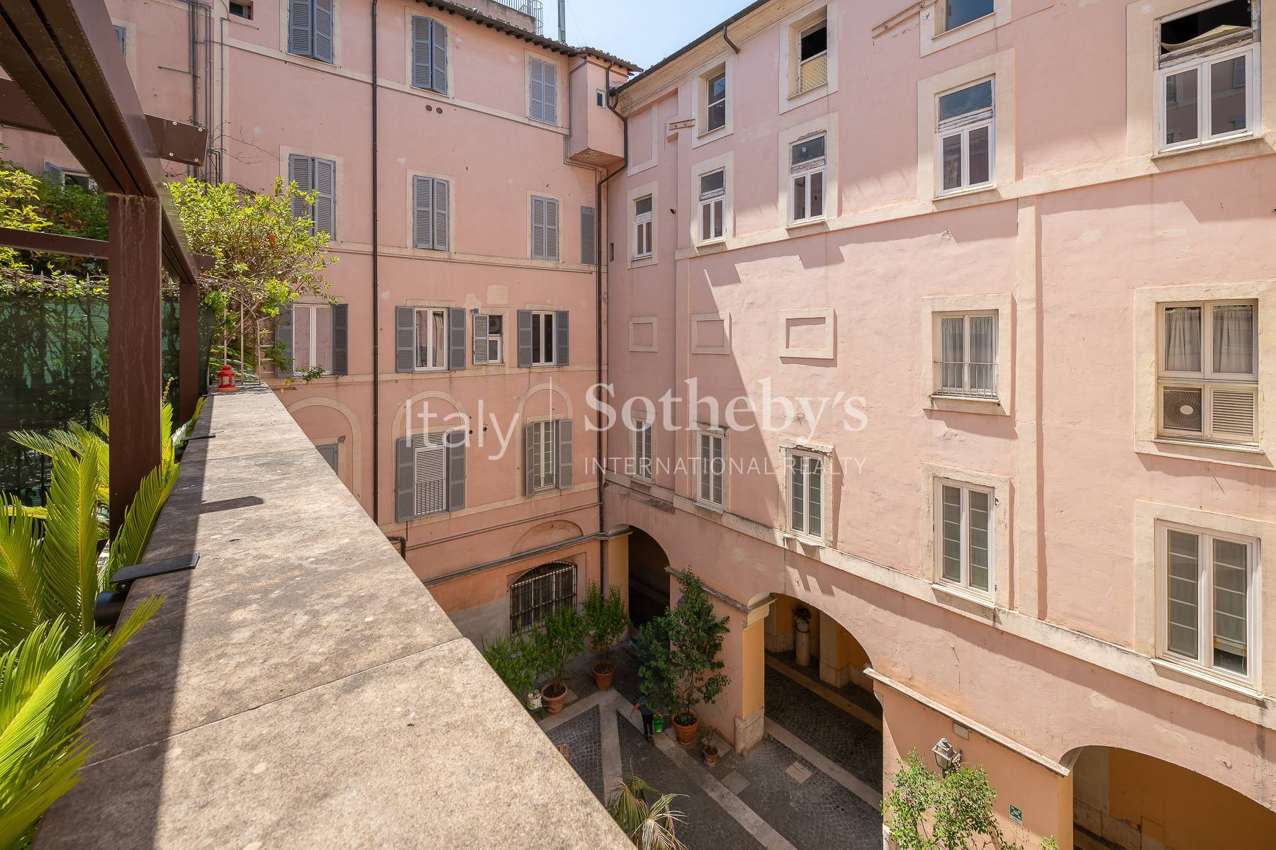  Refined pied-à-terre with a charming terrace in the exclusive Palazzo Balestra - 物件實景