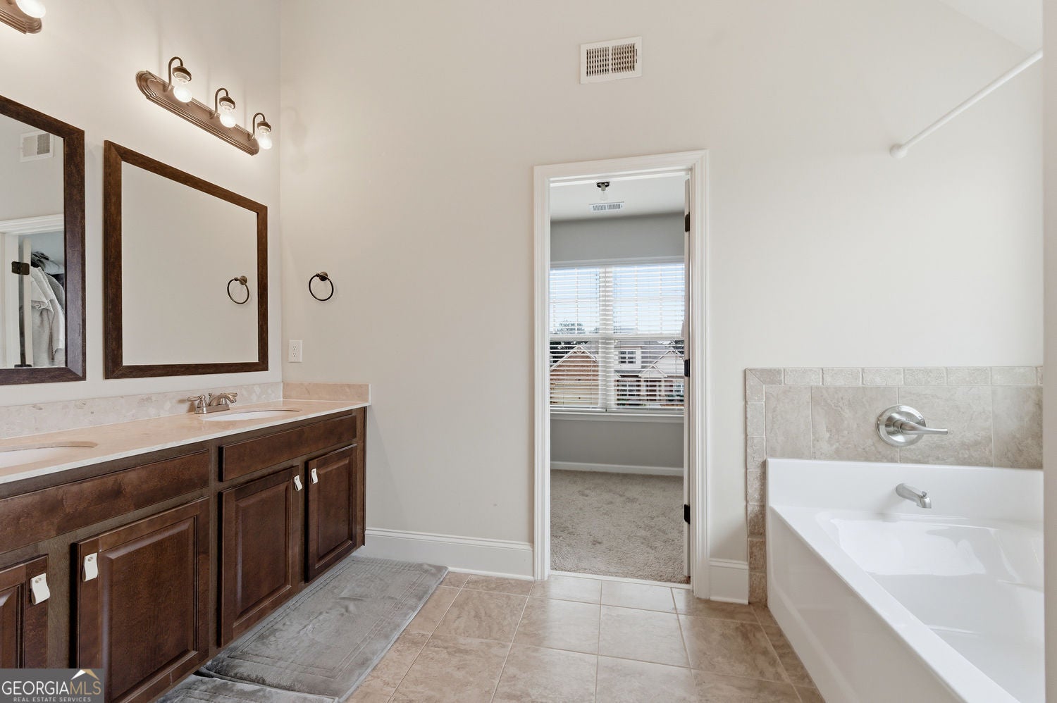 Flowery Branch, Georgia, 30542, United States, 4 Bedrooms Bedrooms, ,3 BathroomsBathrooms,Residential,For Sale,2015767