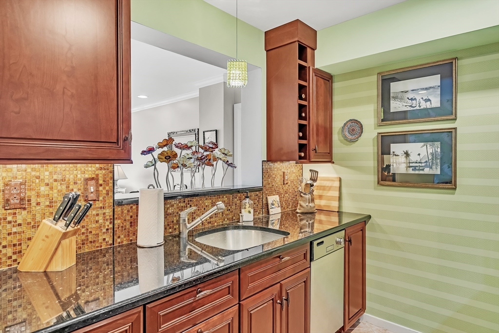 Cambridge, Massachusetts, 02141, United States, 2 Bedrooms Bedrooms, ,2 BathroomsBathrooms,Residential,For Sale,1913406