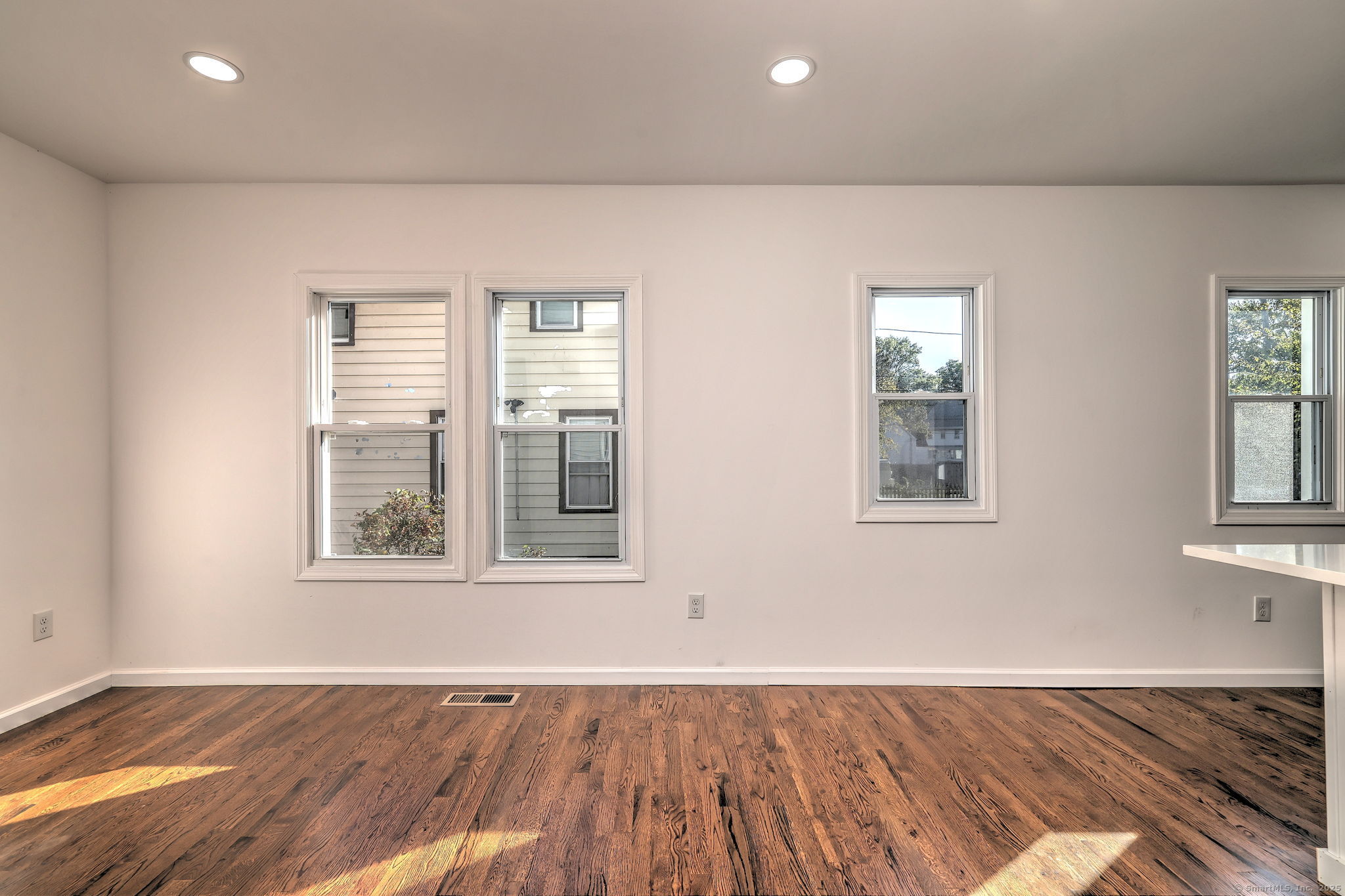 Hamden, Connecticut, 06514, United States, 8 Bedrooms Bedrooms, ,3 BathroomsBathrooms,Residential,For Sale,1940598