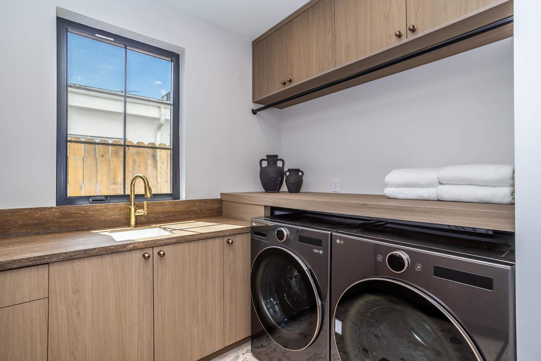  8671 Clifton Way - 物件實景