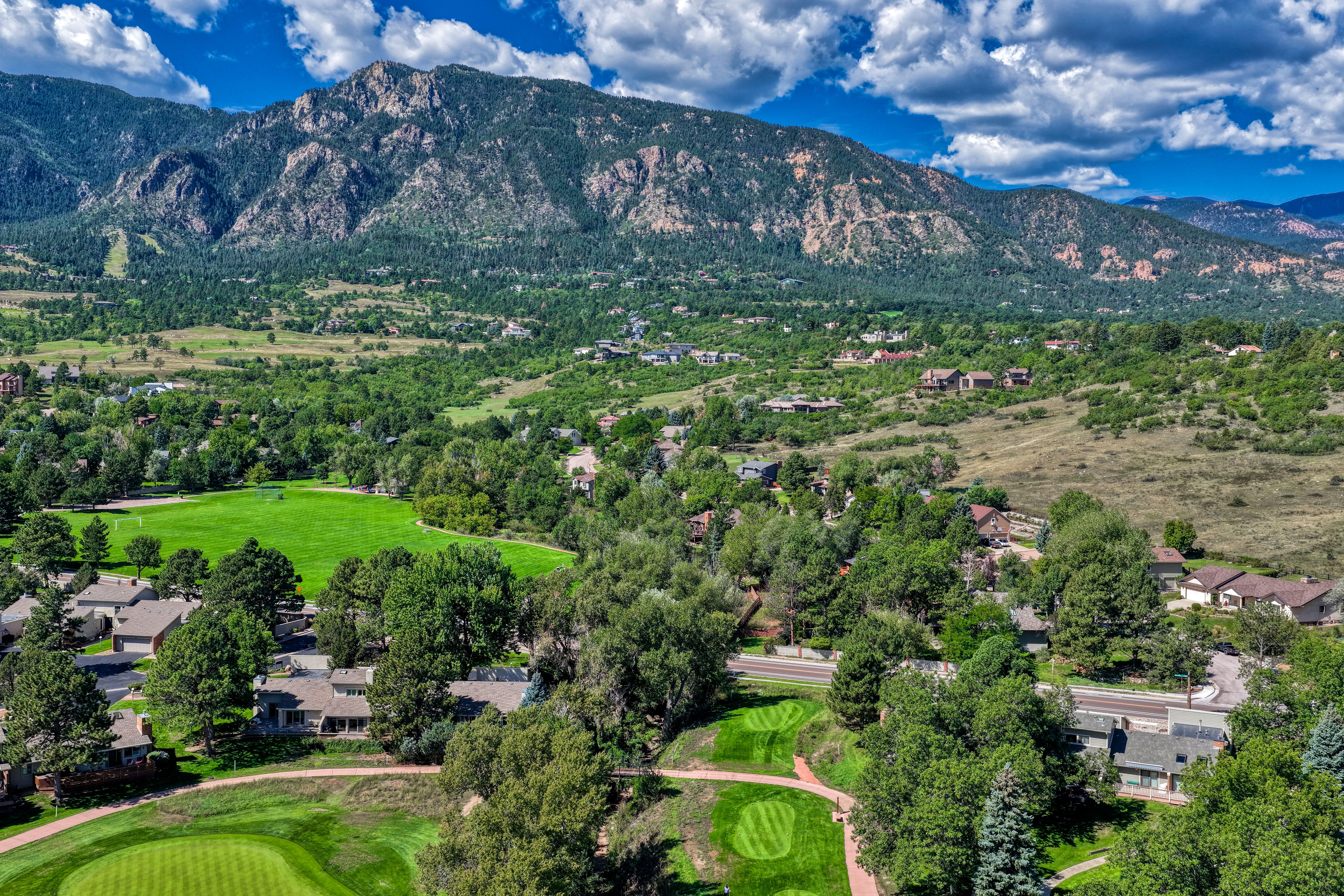  Overlooking the Golf Course with Mountain Views - 物件實景